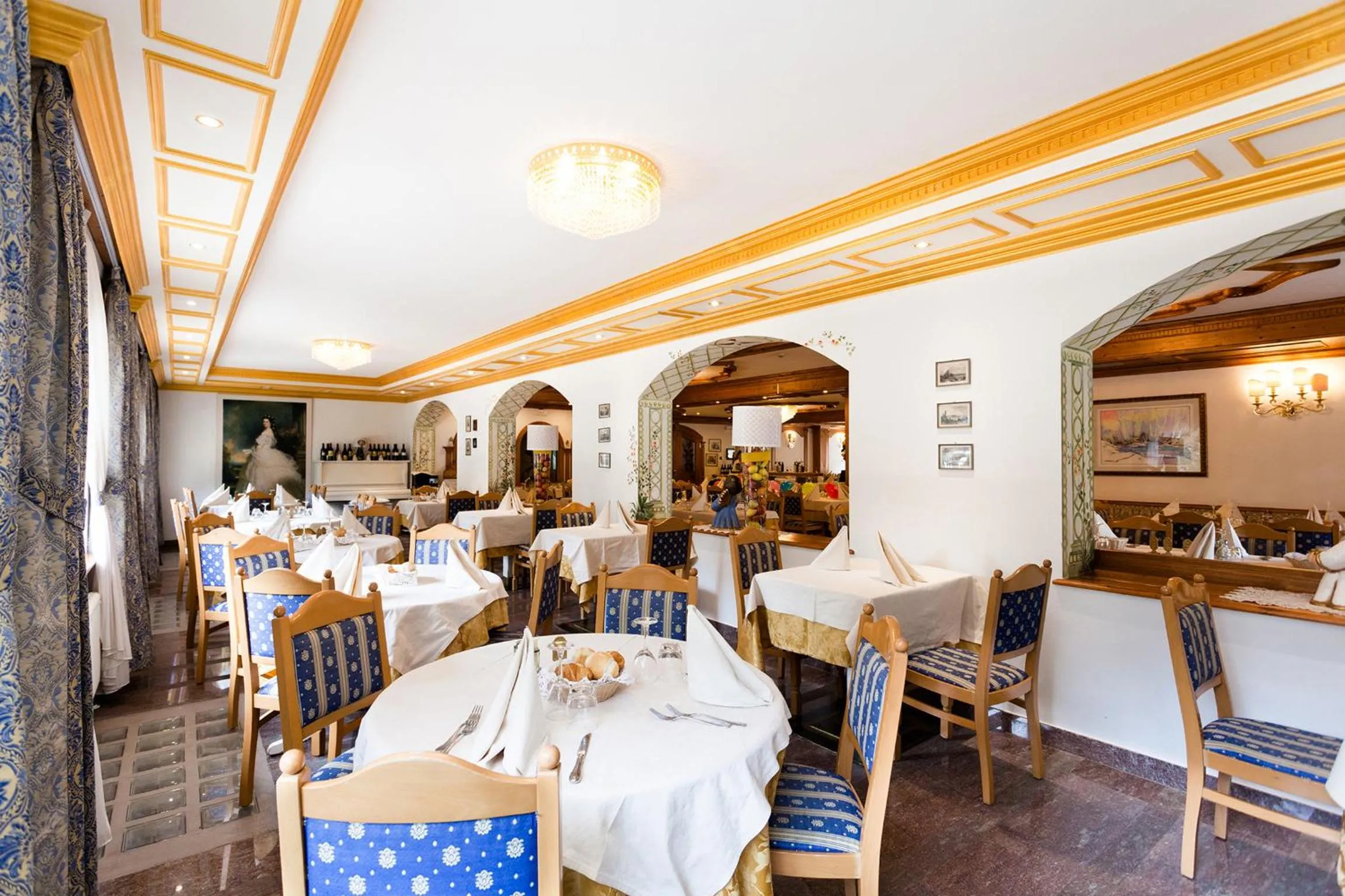 Restaurant/places to eat in Hotel Vienna
