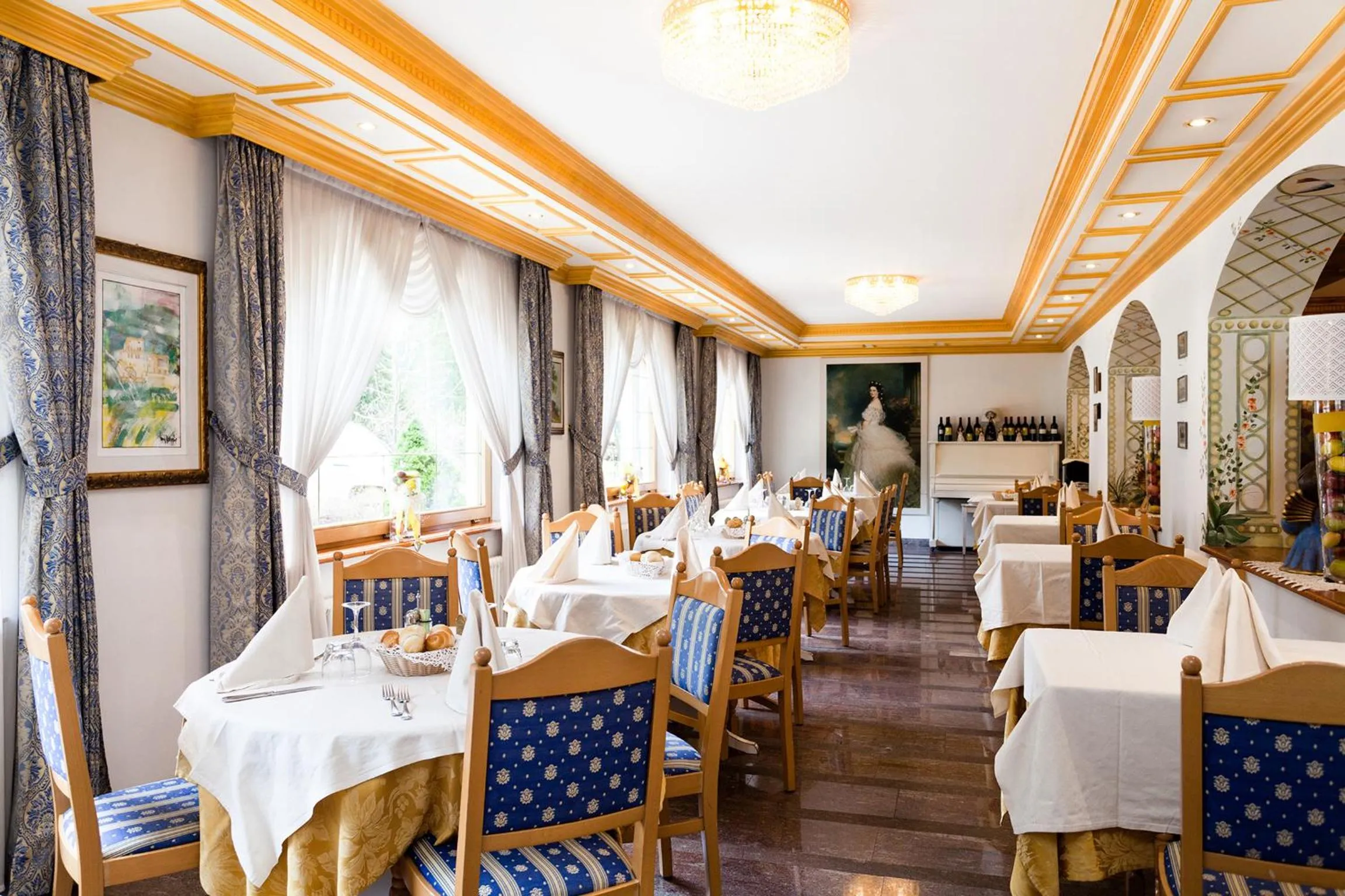 Restaurant/places to eat in Hotel Vienna