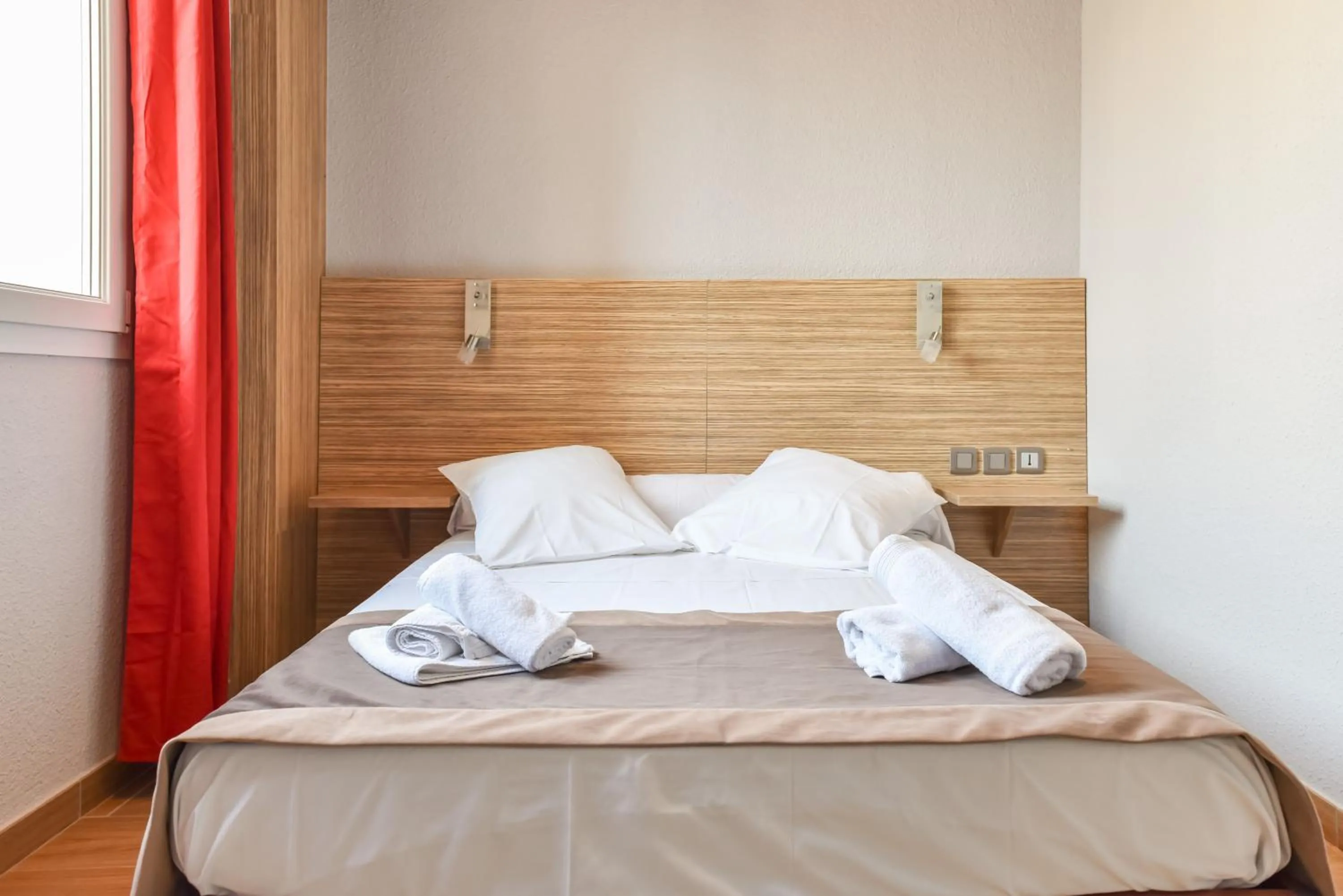 Bed in Logis Hôtel Restaurant Mar I Sol