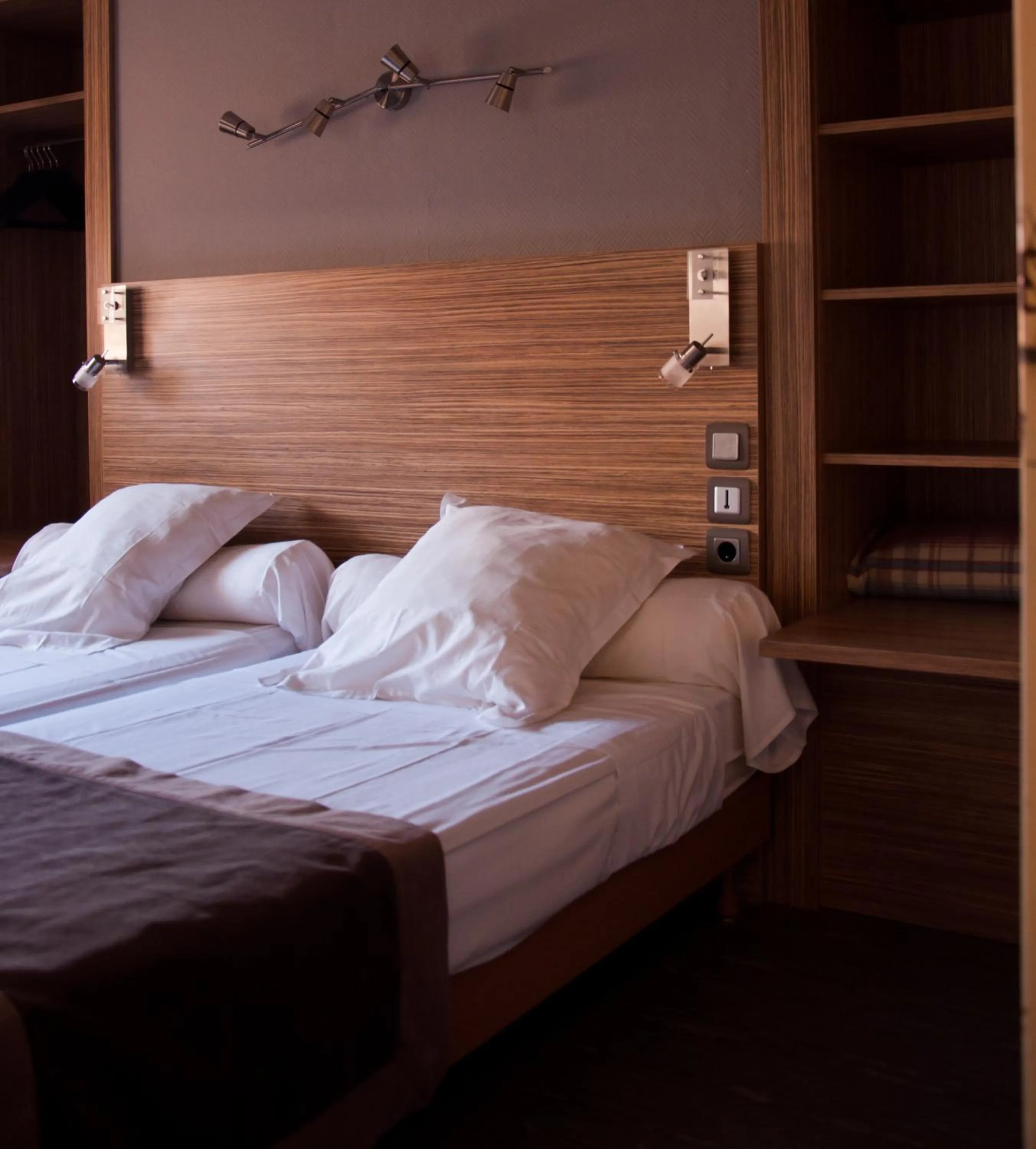 Bedroom, Bed in Logis Hôtel Restaurant Mar I Sol