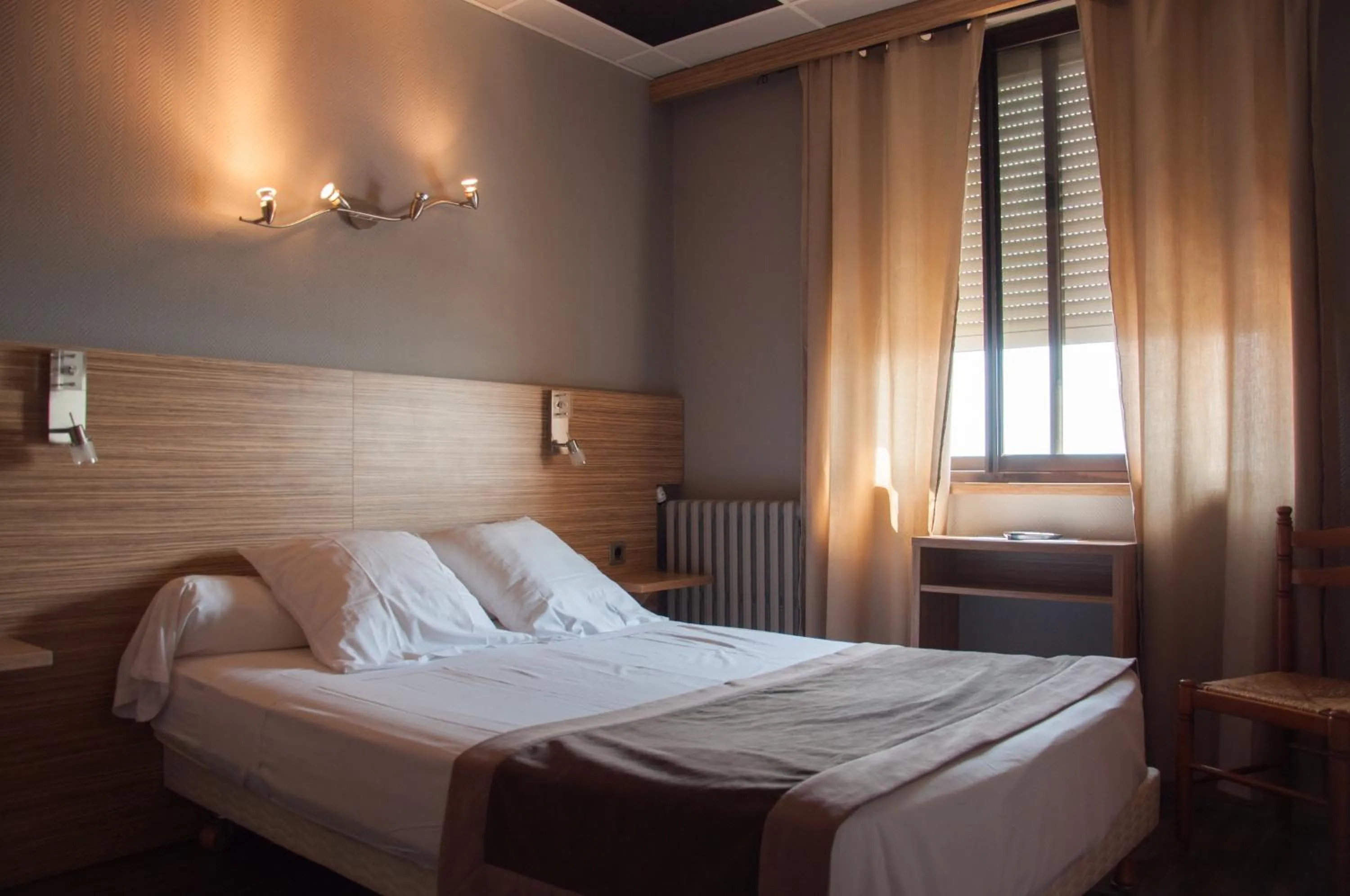 Bedroom, Bed in Logis Hôtel Restaurant Mar I Sol