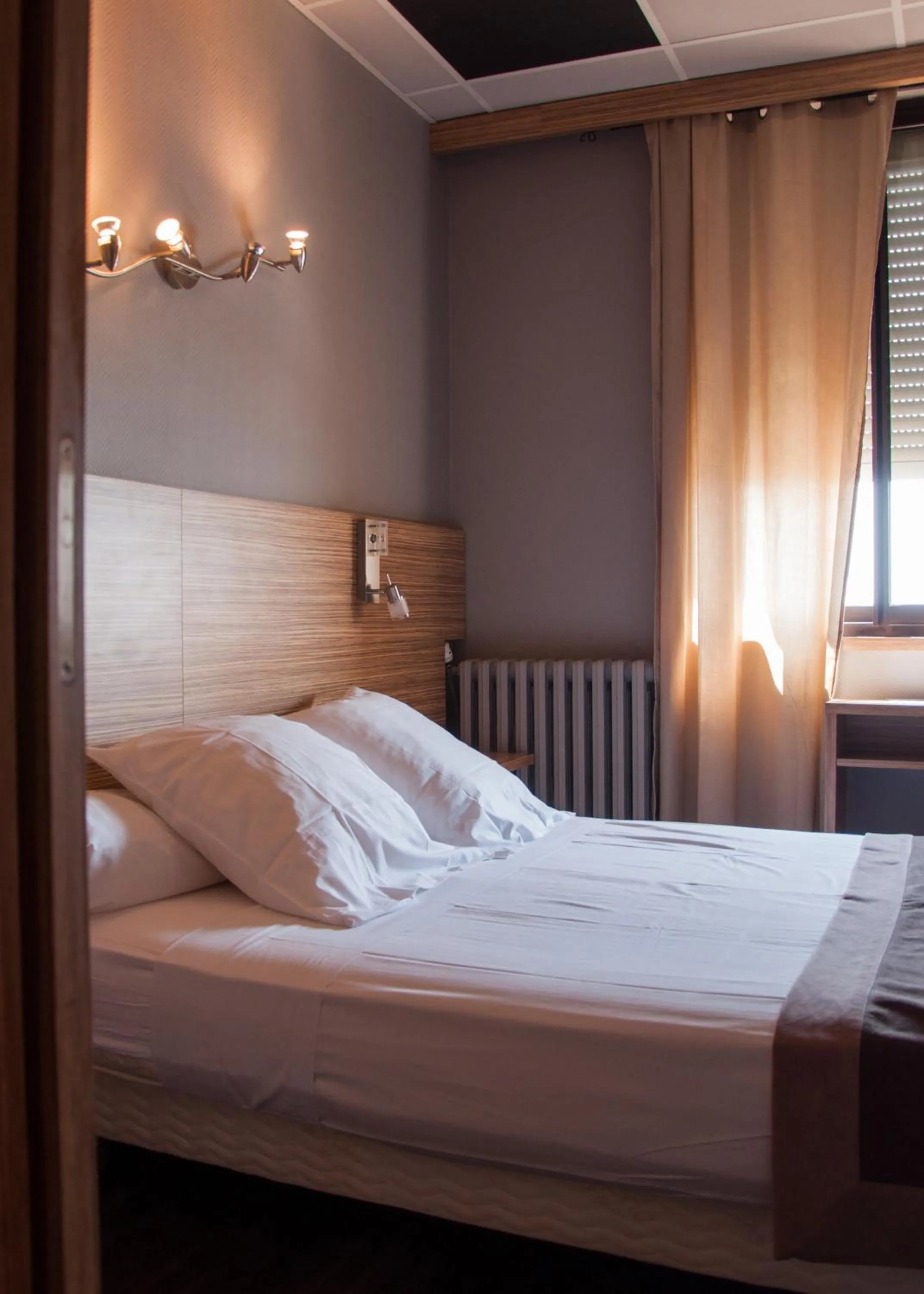 Bedroom, Bed in Logis Hôtel Restaurant Mar I Sol