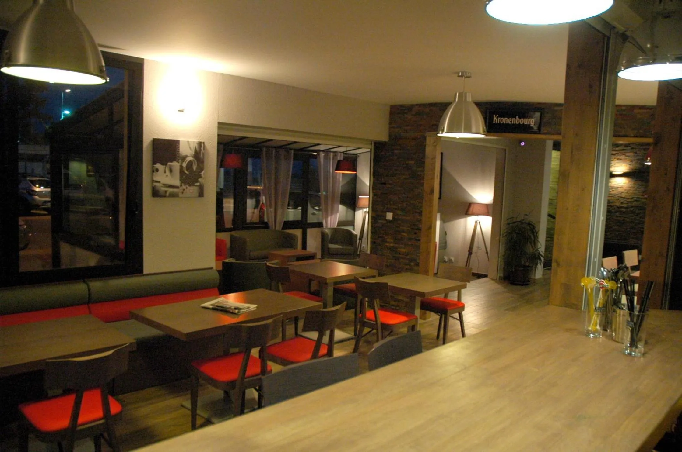 Restaurant/places to eat in Logis Hôtel Restaurant Mar I Sol