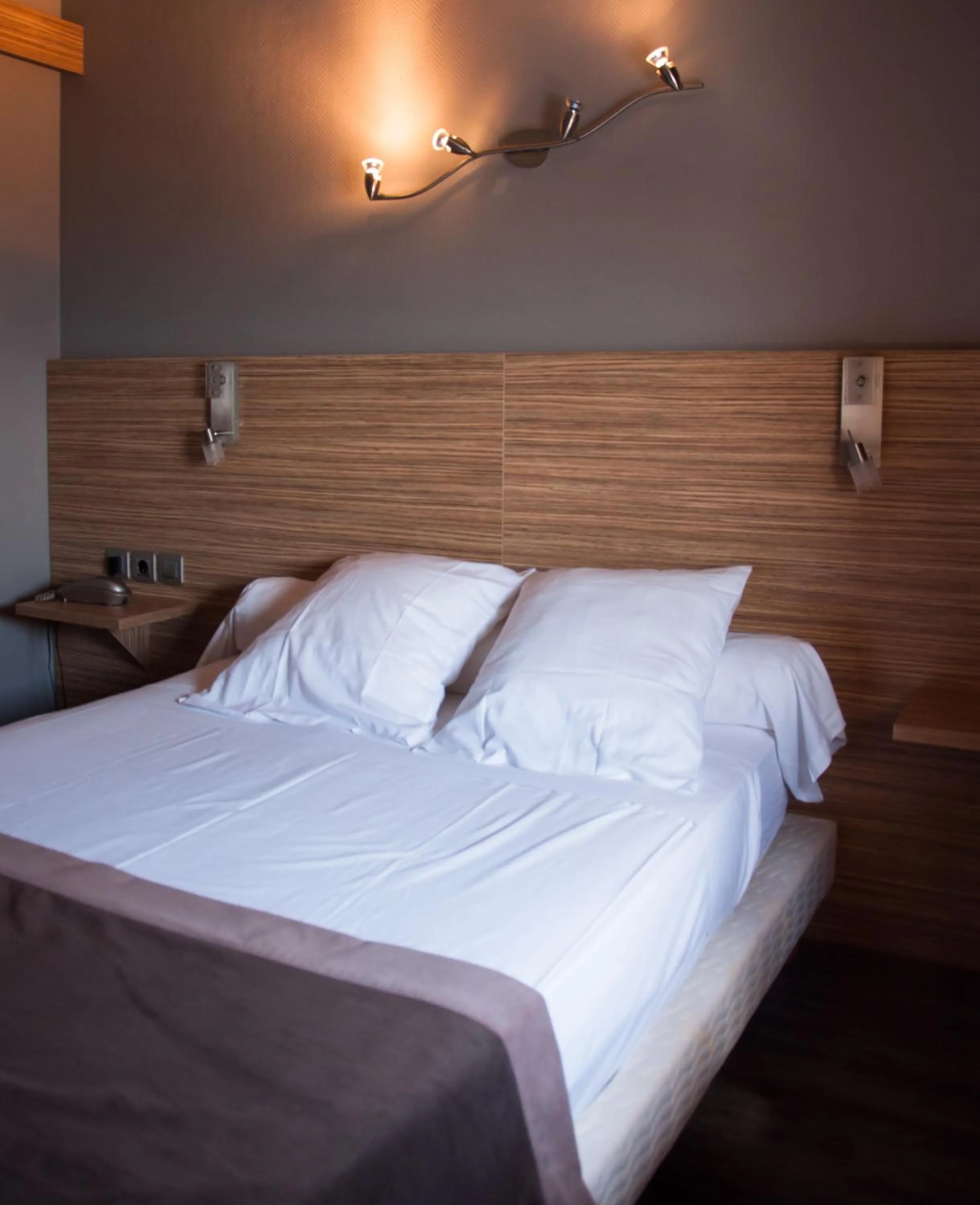 Bedroom, Bed in Logis Hôtel Restaurant Mar I Sol