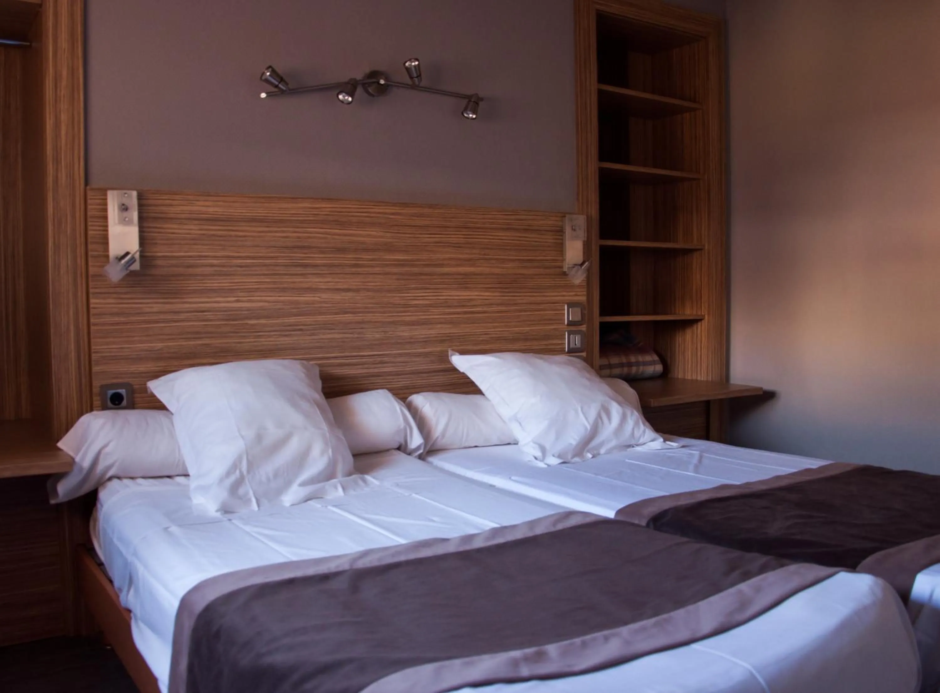 Bedroom, Bed in Logis Hôtel Restaurant Mar I Sol