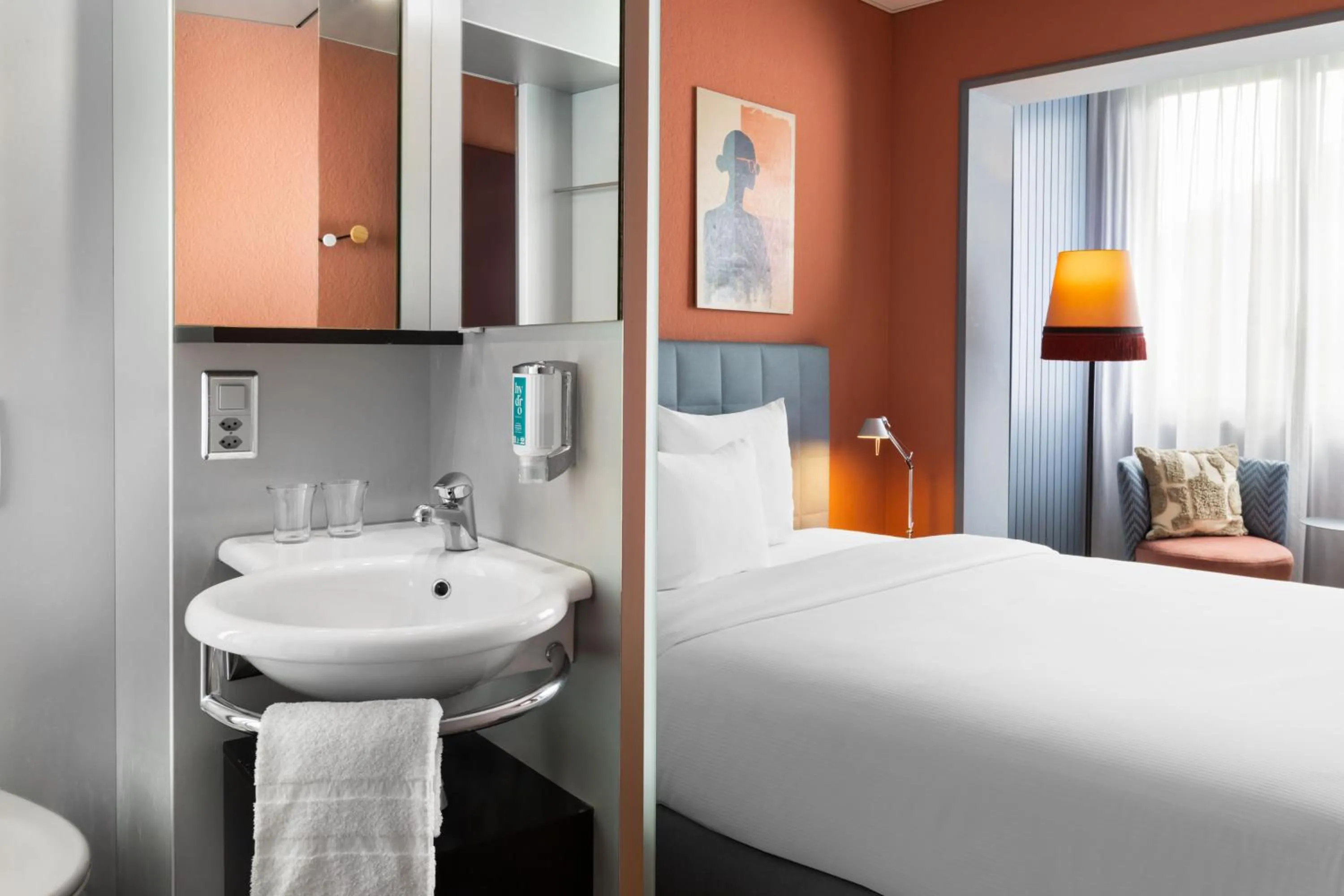Bathroom, Bed in Hotel La Pergola