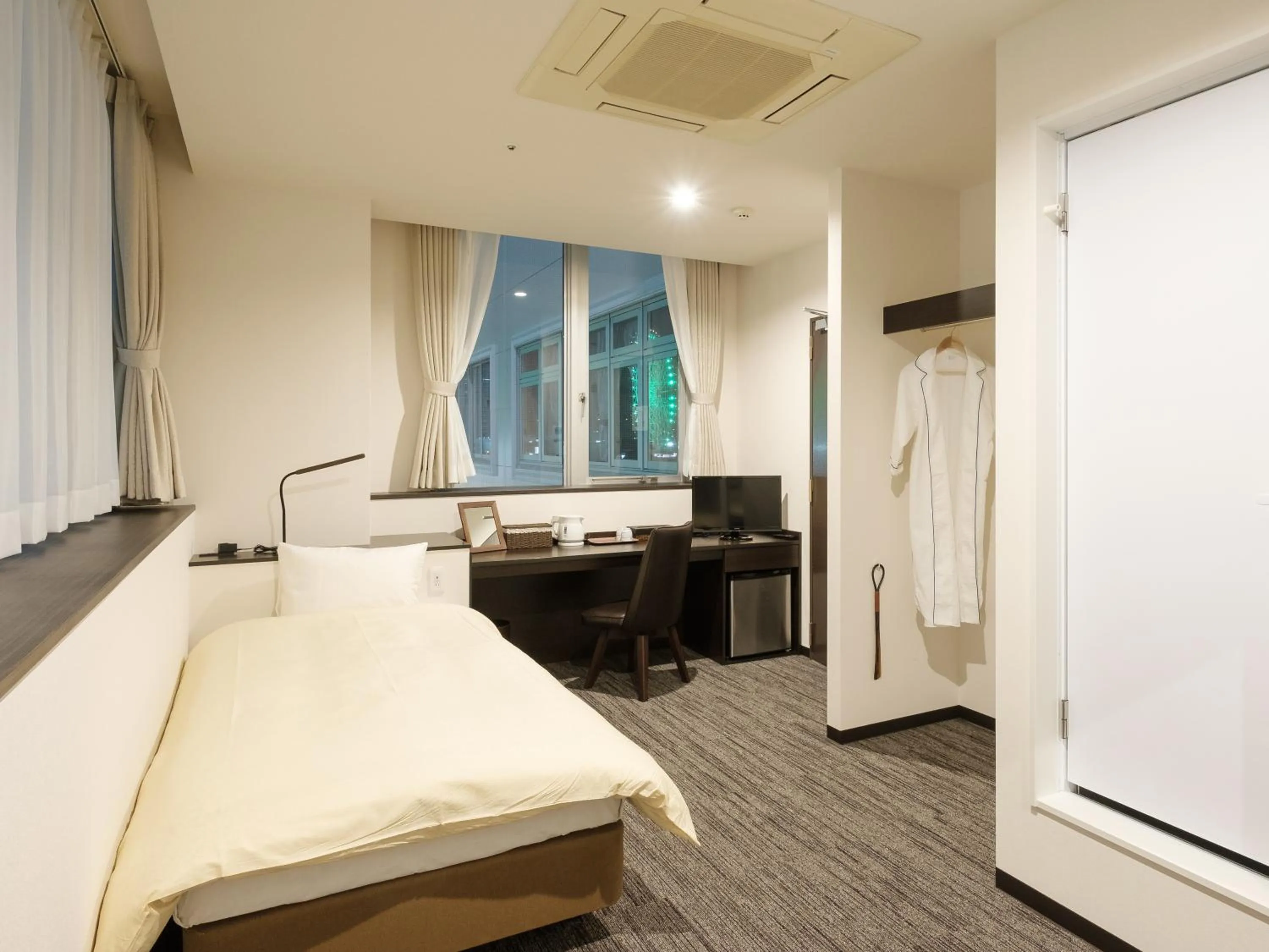 Bed in The Premium Hotel In Rinku