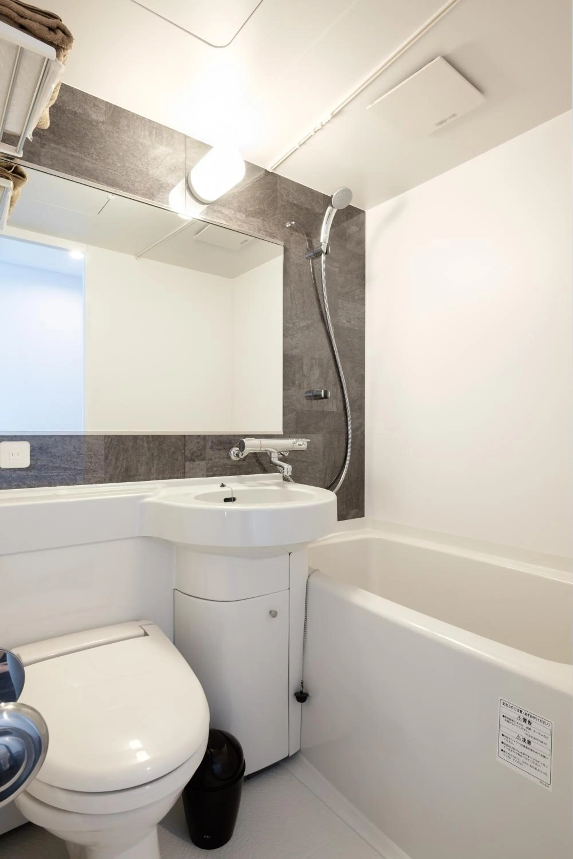 Shower in The Premium Hotel In Rinku