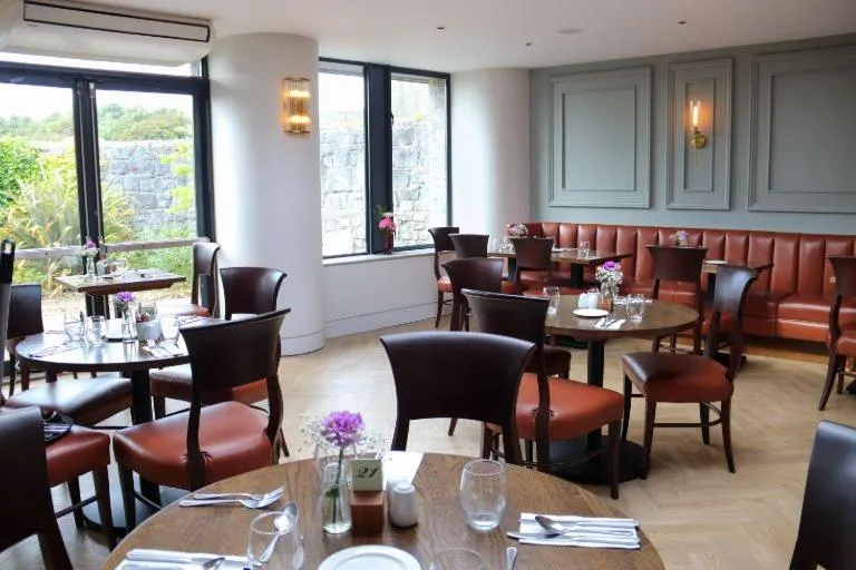 Restaurant/places to eat in Knock House Hotel