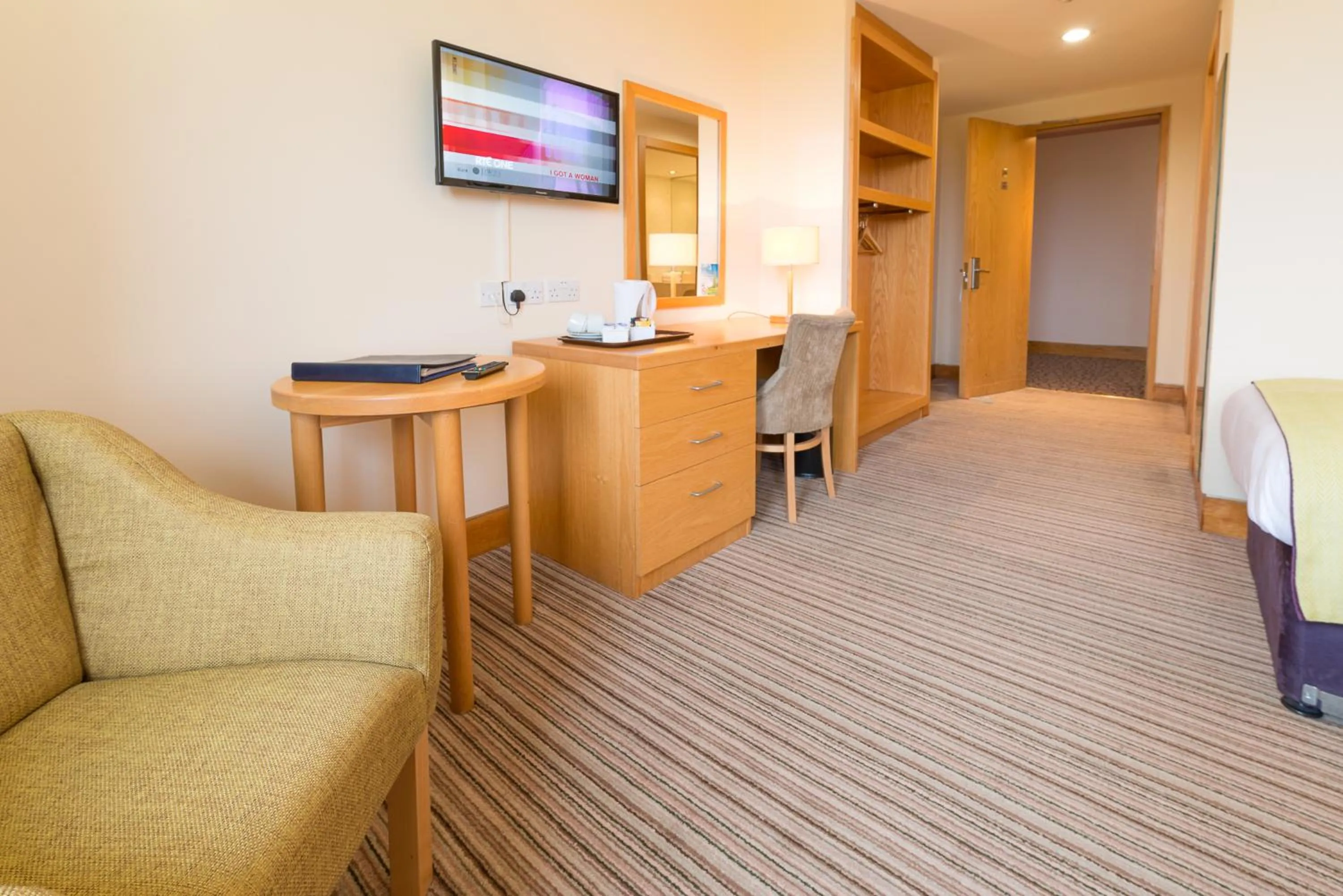 TV and multimedia in Knock House Hotel