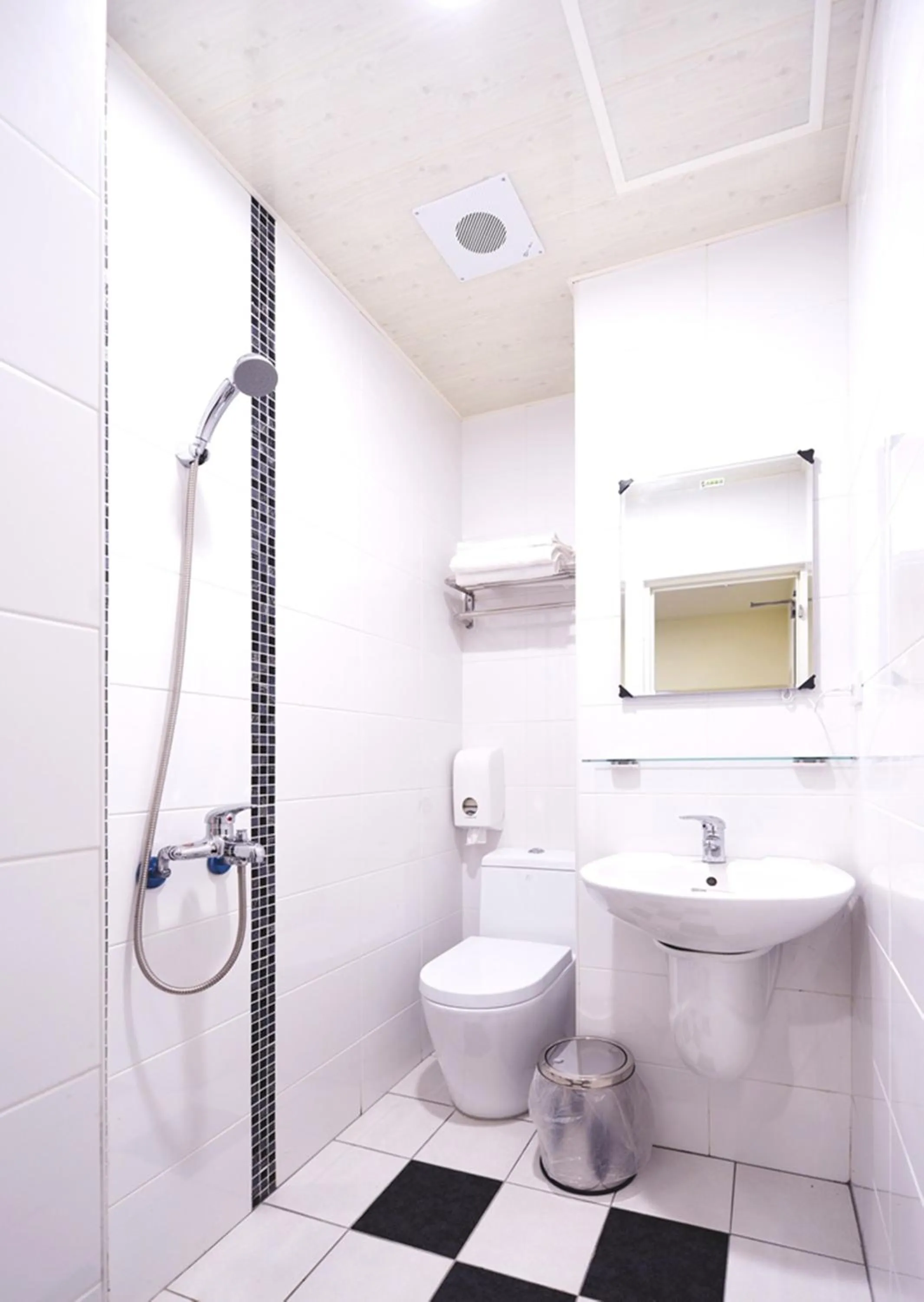 Shower in San Juan Easy Stay Inn Tainan