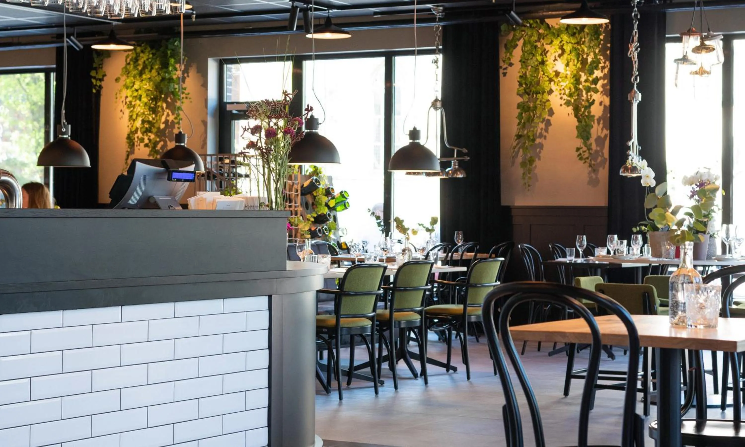 Restaurant/places to eat in Thon Hotel Parken