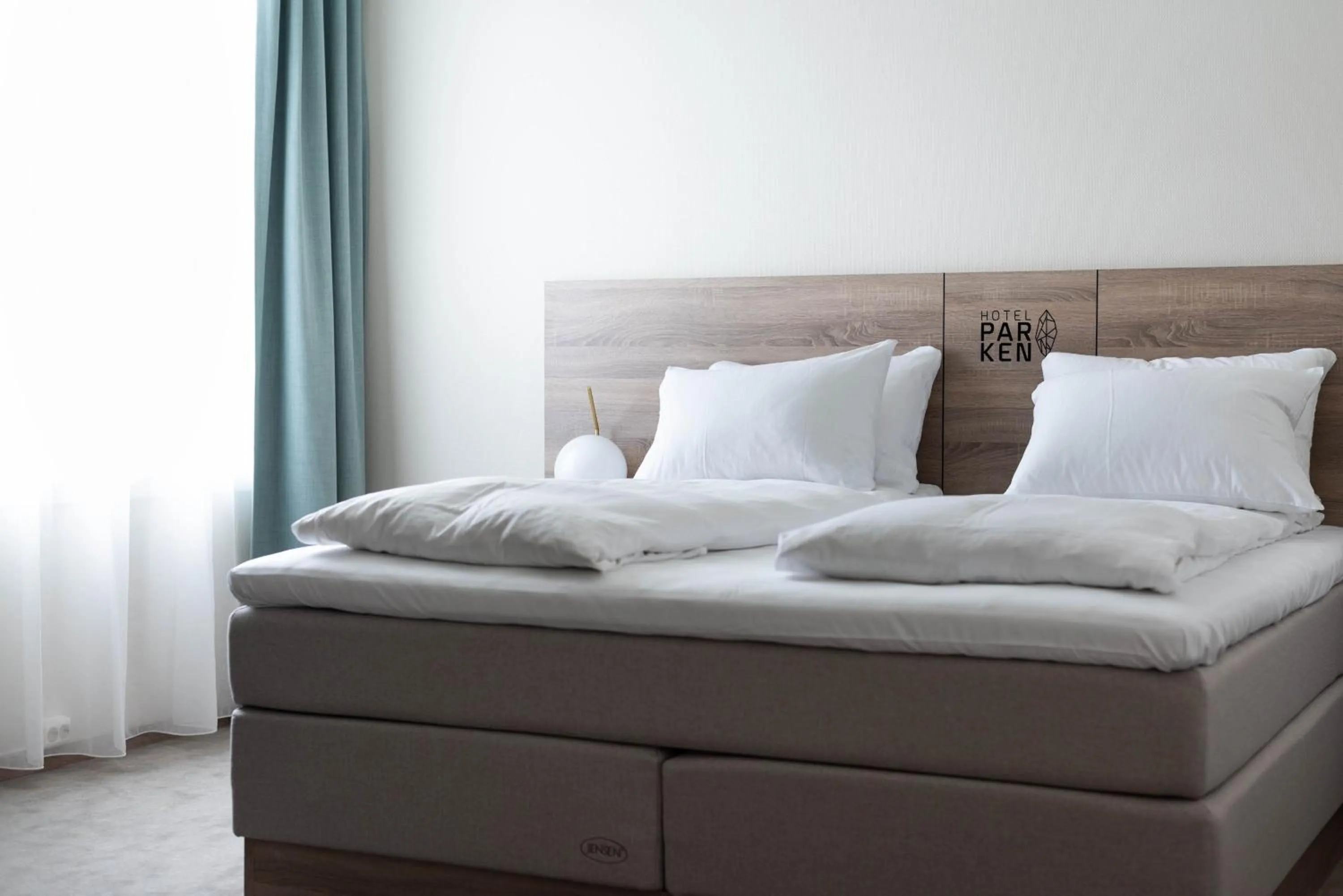 Bed in Thon Hotel Parken