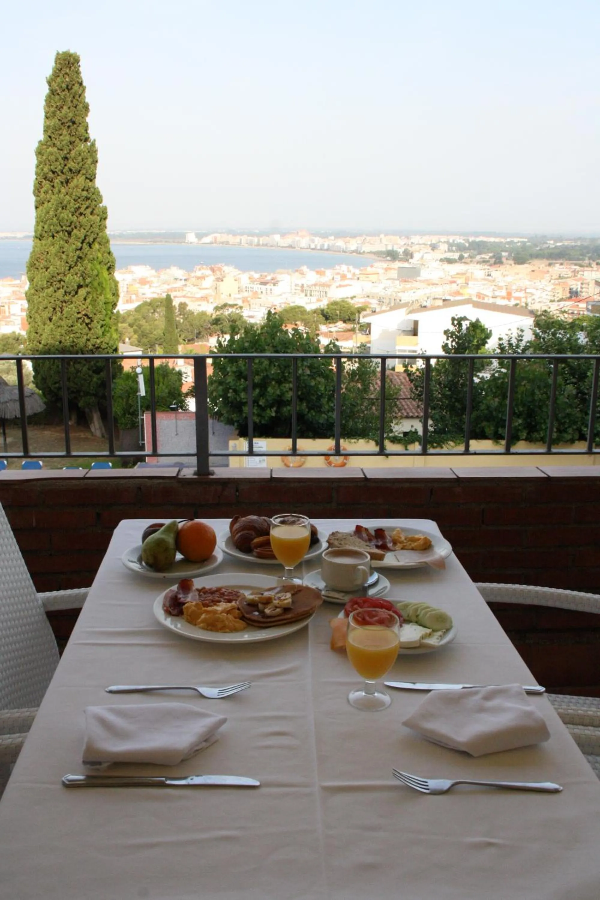 Restaurant/places to eat in Hotel Grecs