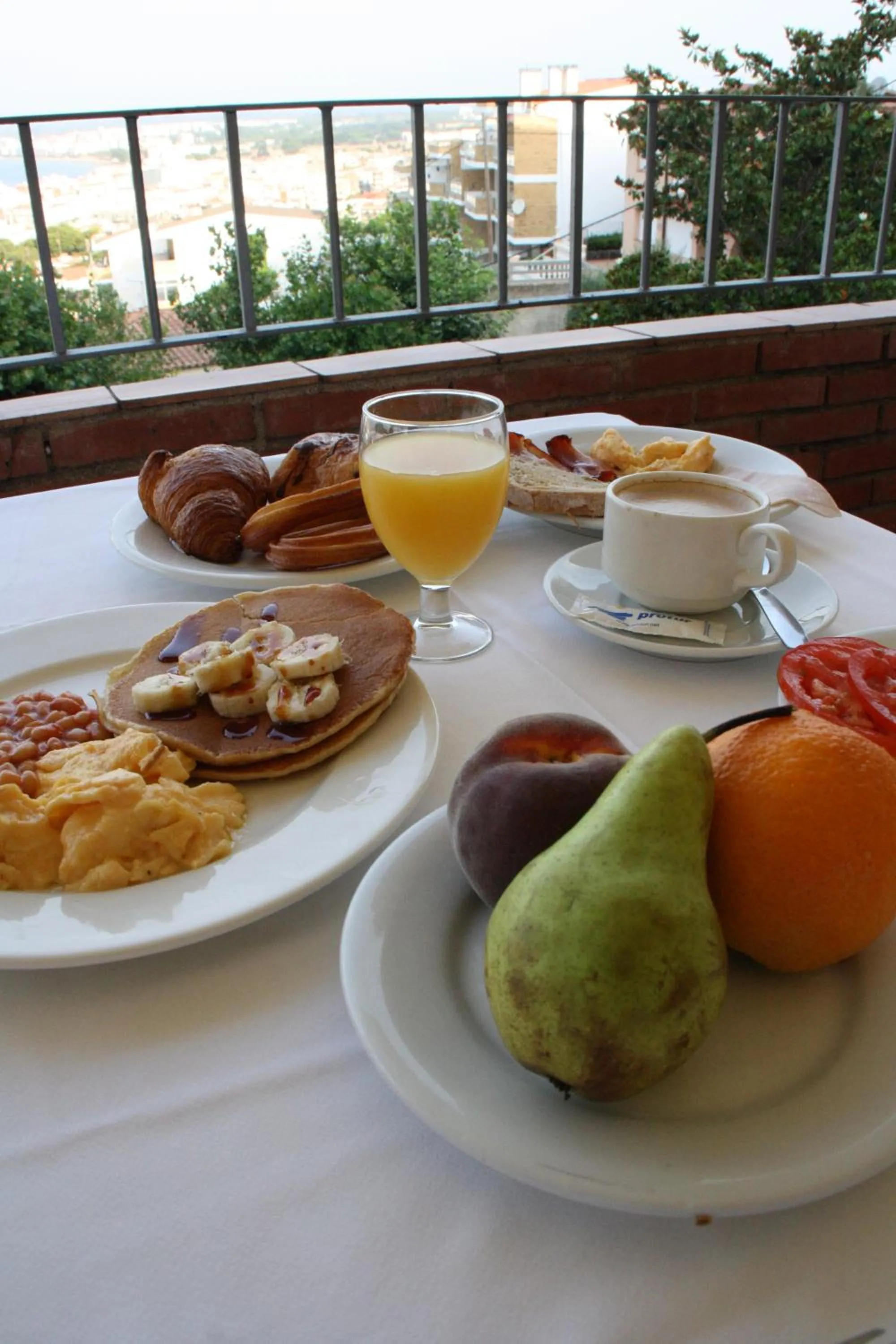 Restaurant/places to eat in Hotel Grecs