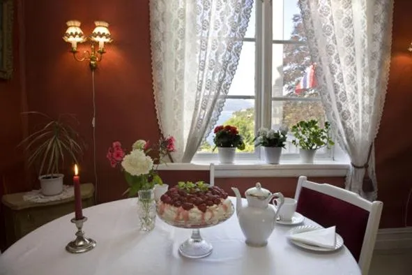 Food and drinks in Fjordslottet Hotel