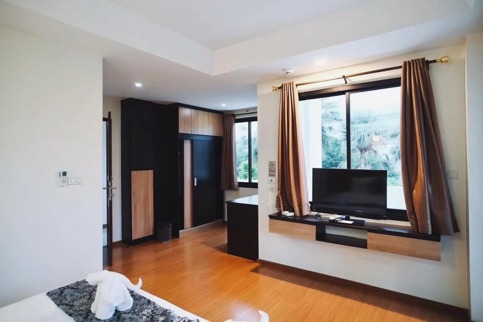 Bed in Narai Iyara Palace