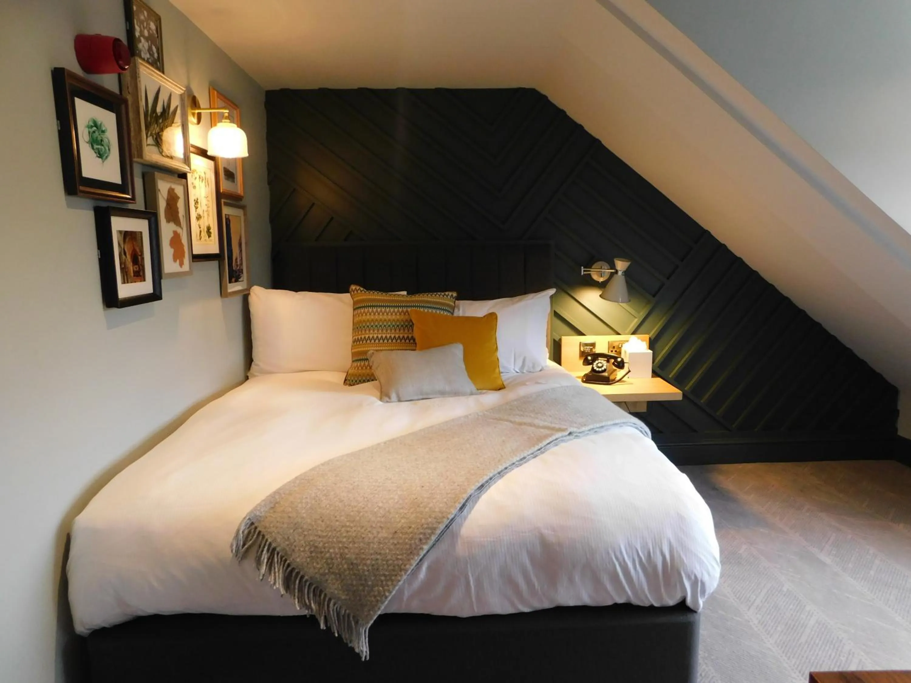 Bedroom, Bed in City Gate