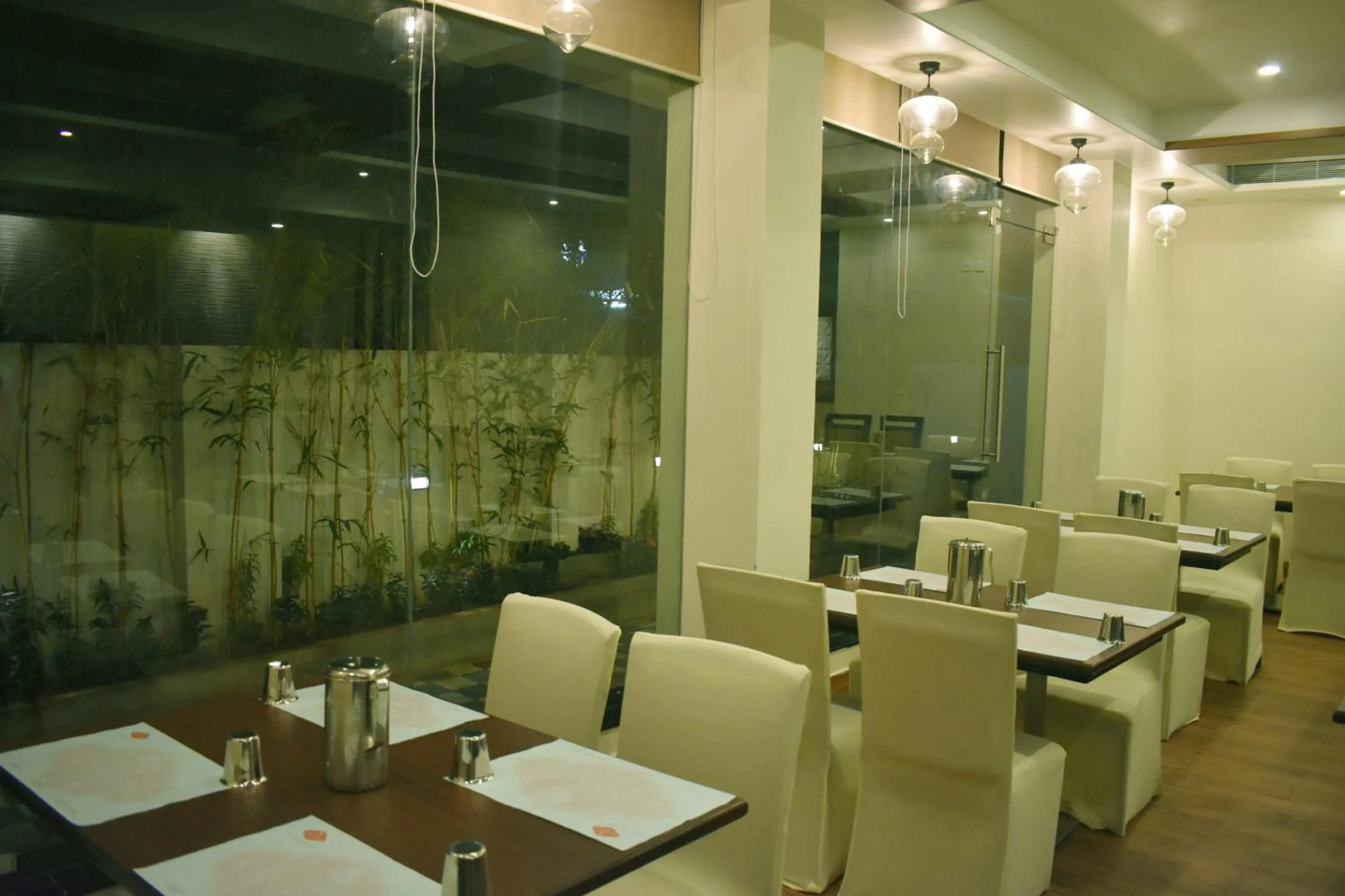 Restaurant/places to eat in Grand Arcadia