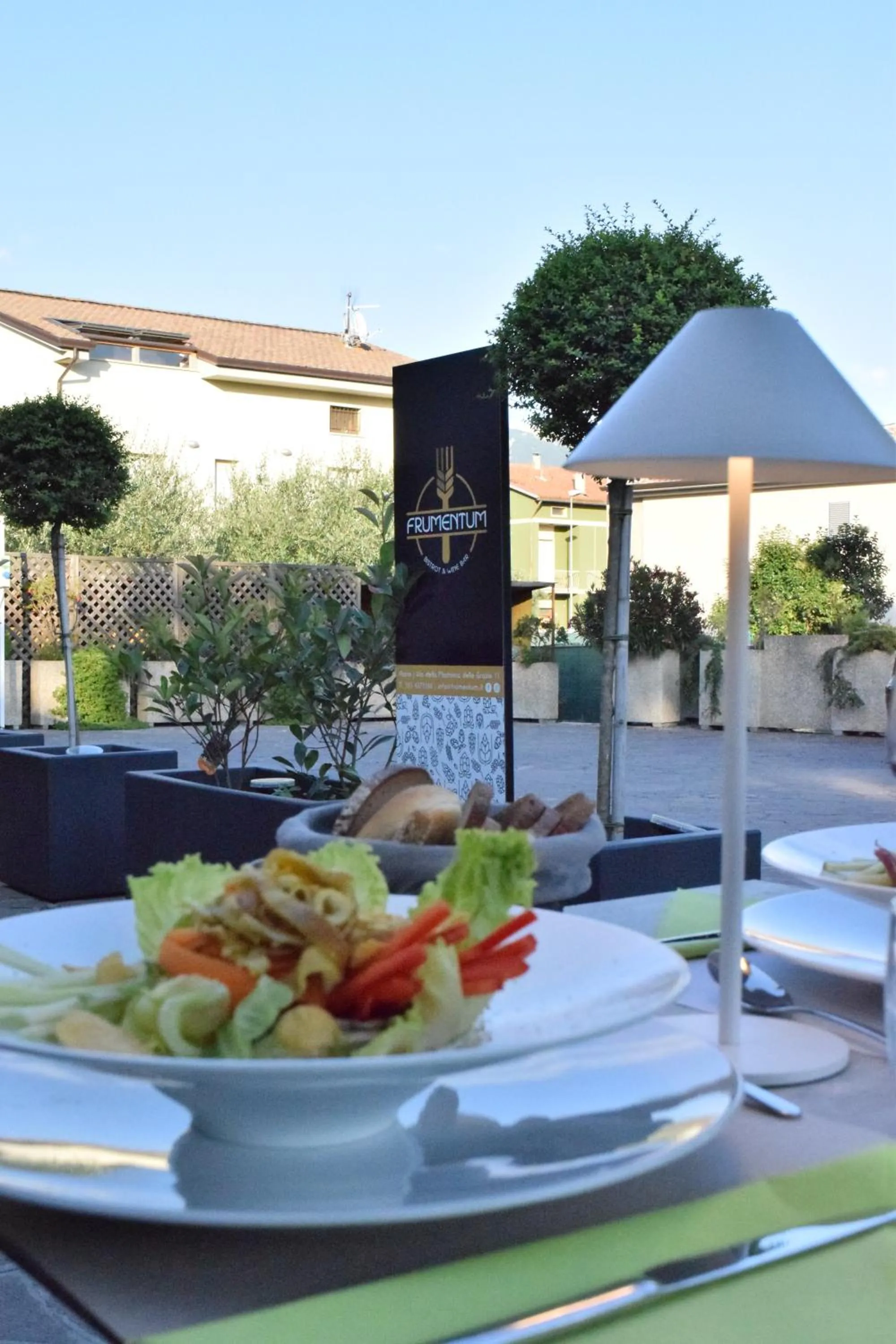 Restaurant/places to eat in Le Grazie Hotel