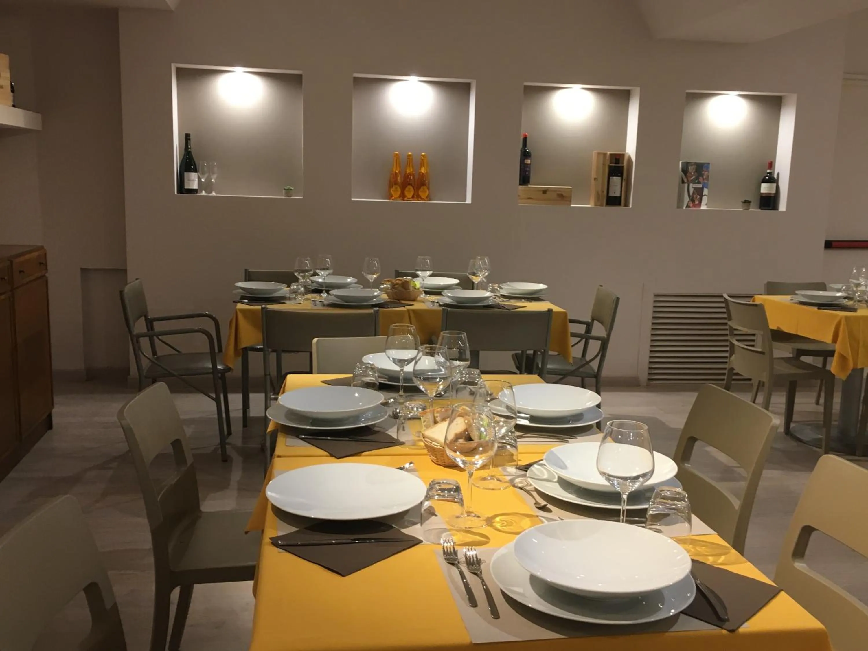 Restaurant/places to eat in Le Grazie Hotel