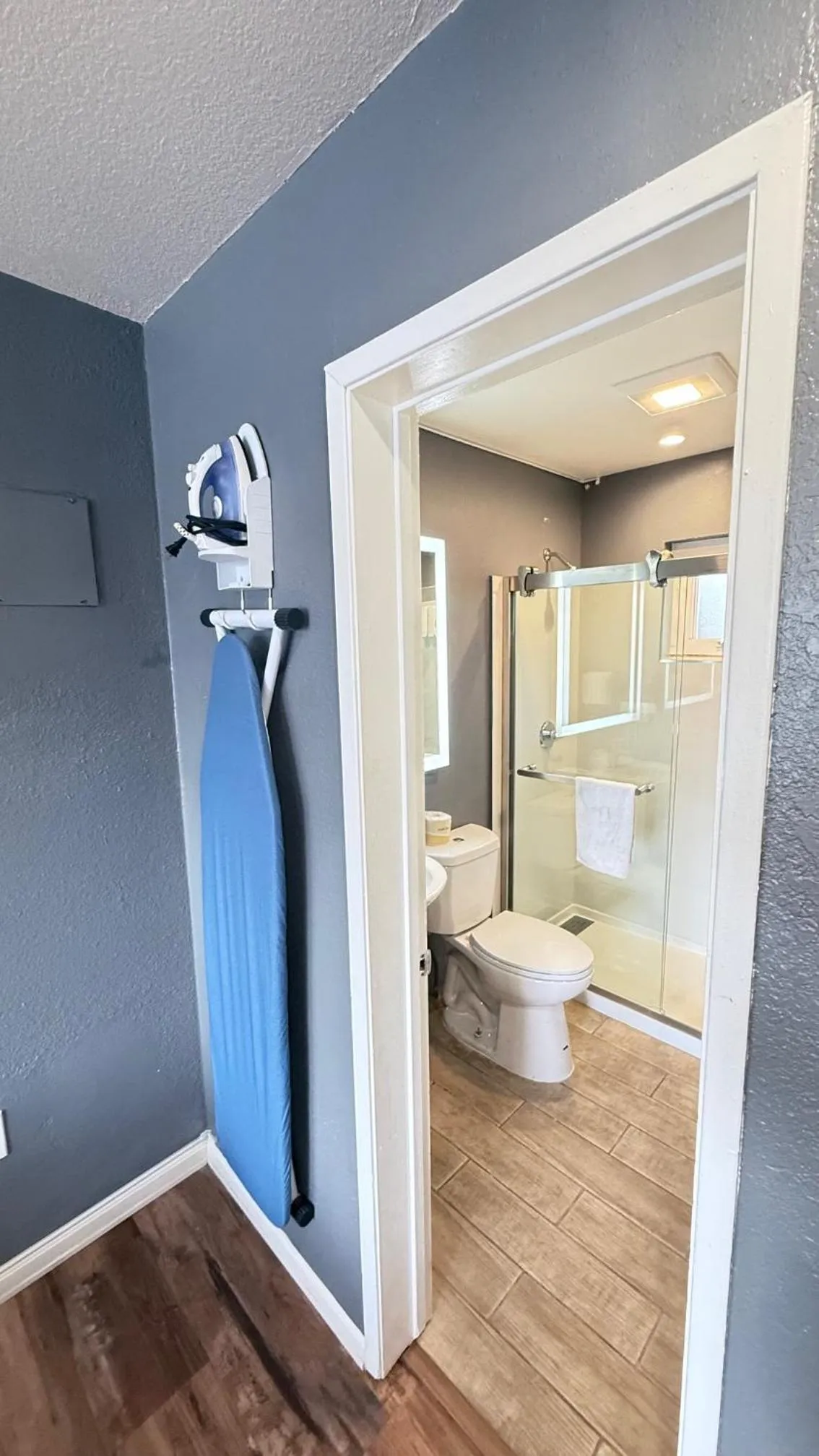 Fireside Inn By The Beach Boardwalk & Bowling