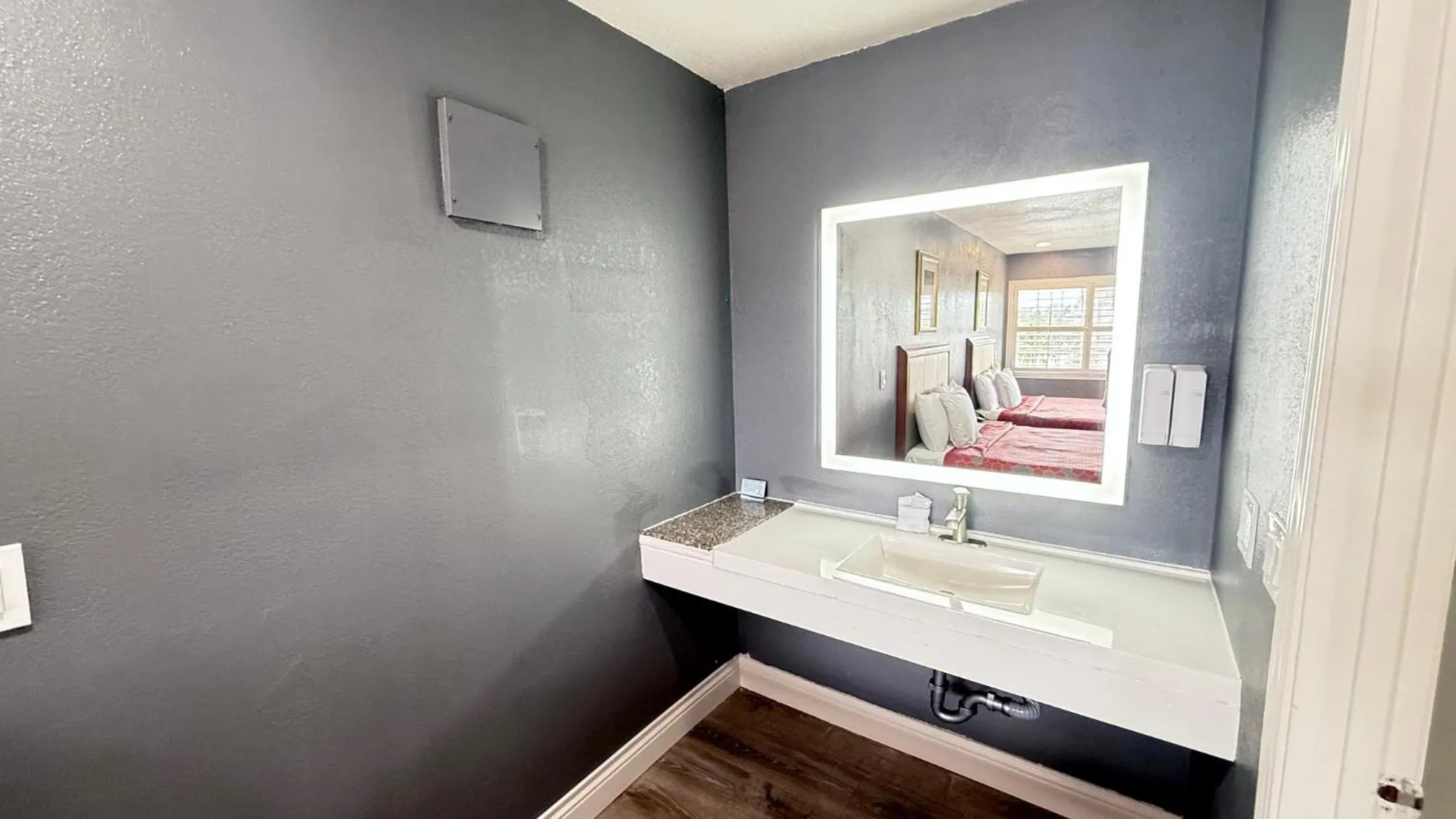 Fireside Inn By The Beach Boardwalk & Bowling