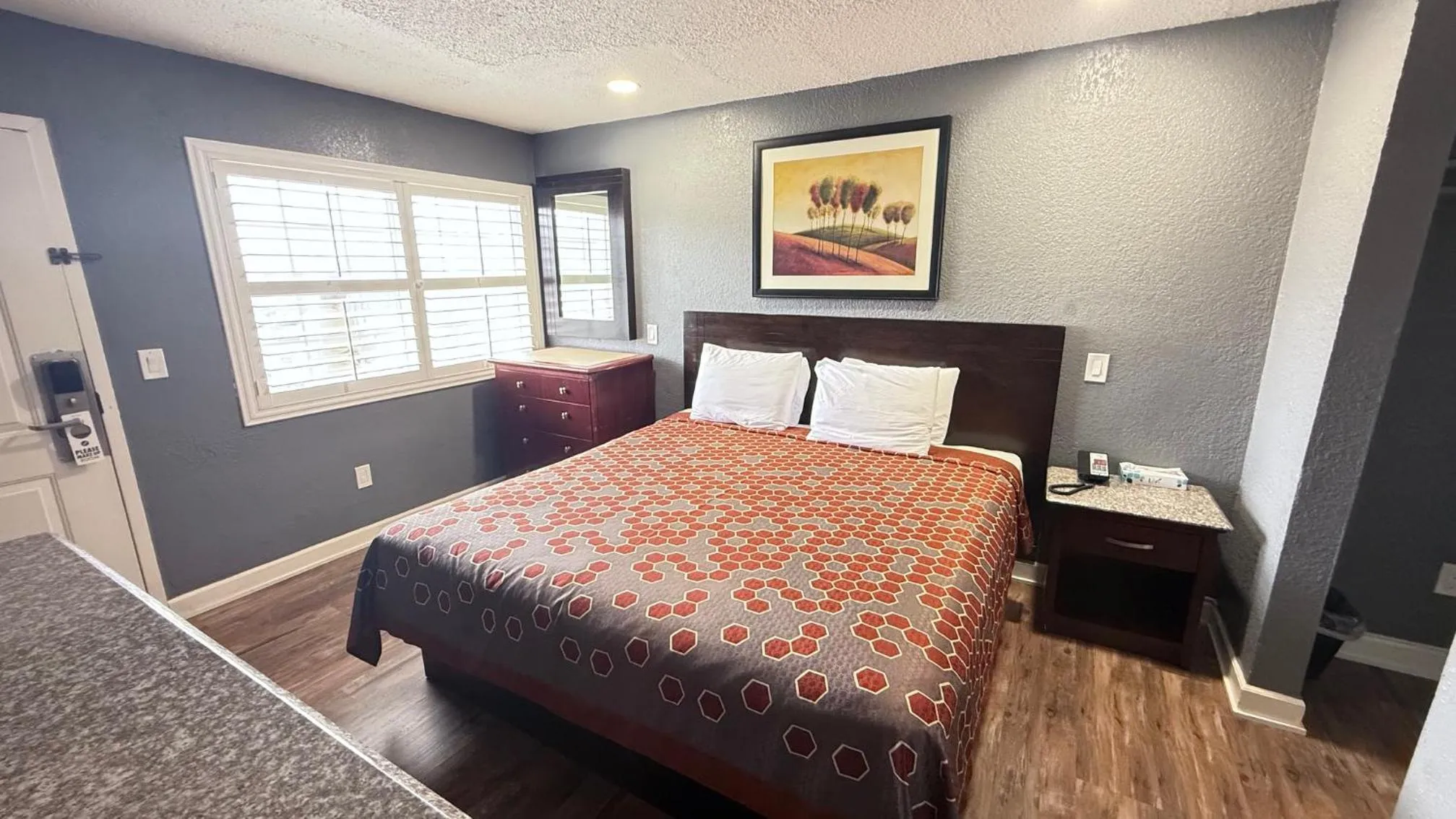 Bed in Fireside Inn By The Beach Boardwalk & Bowling