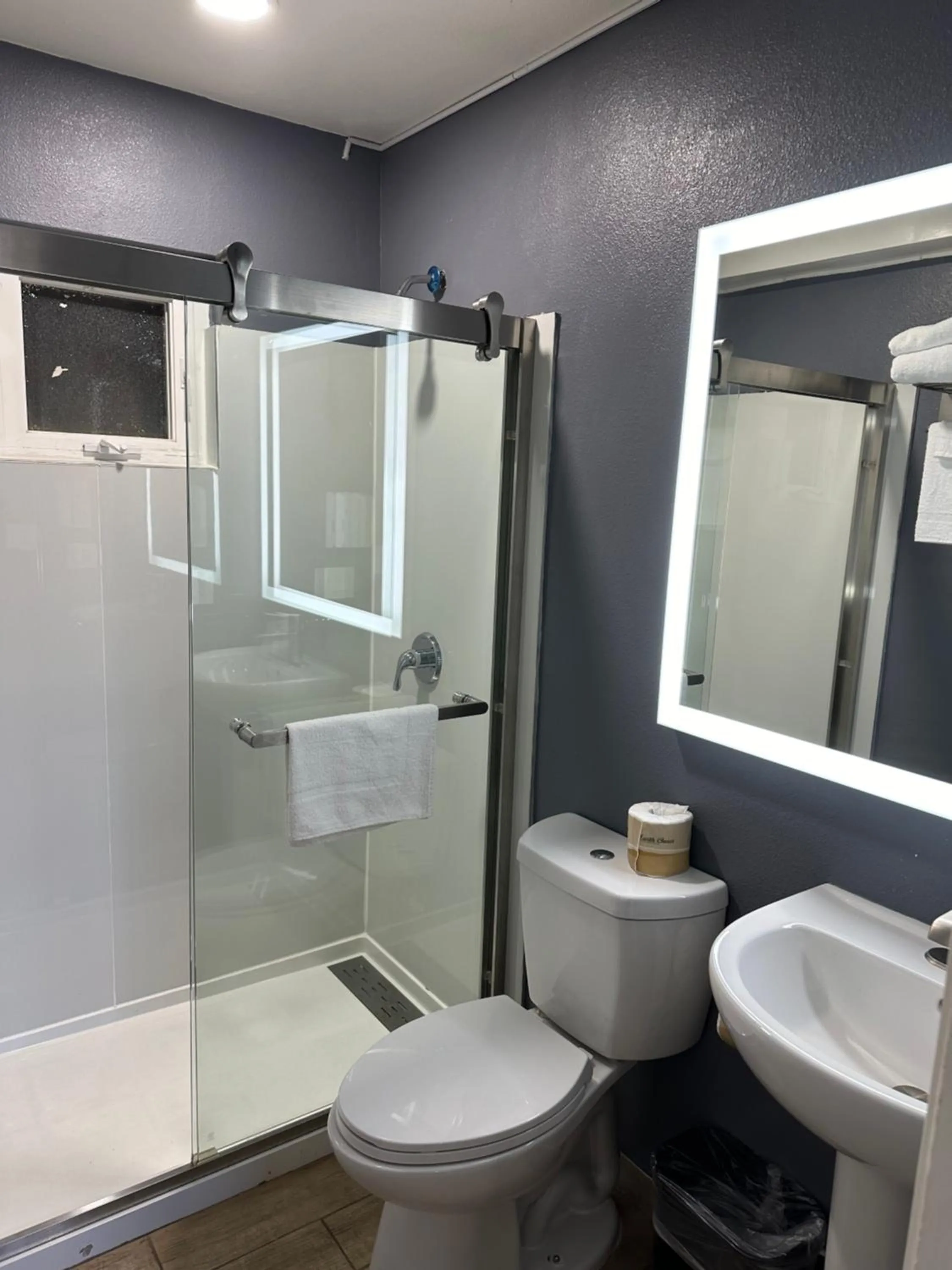 Fireside Inn By The Beach Boardwalk & Bowling