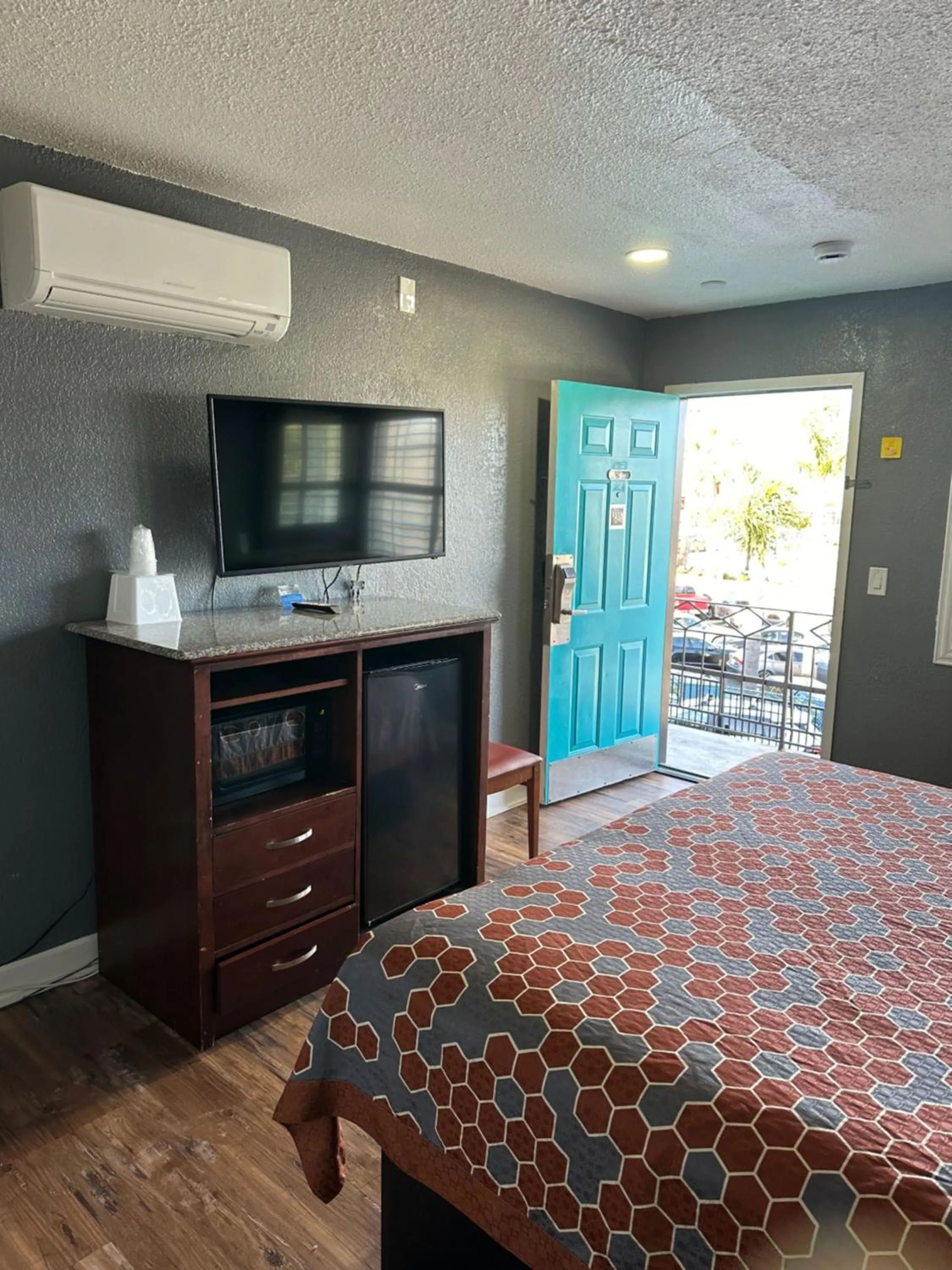 Bed in Fireside Inn By The Beach Boardwalk & Bowling