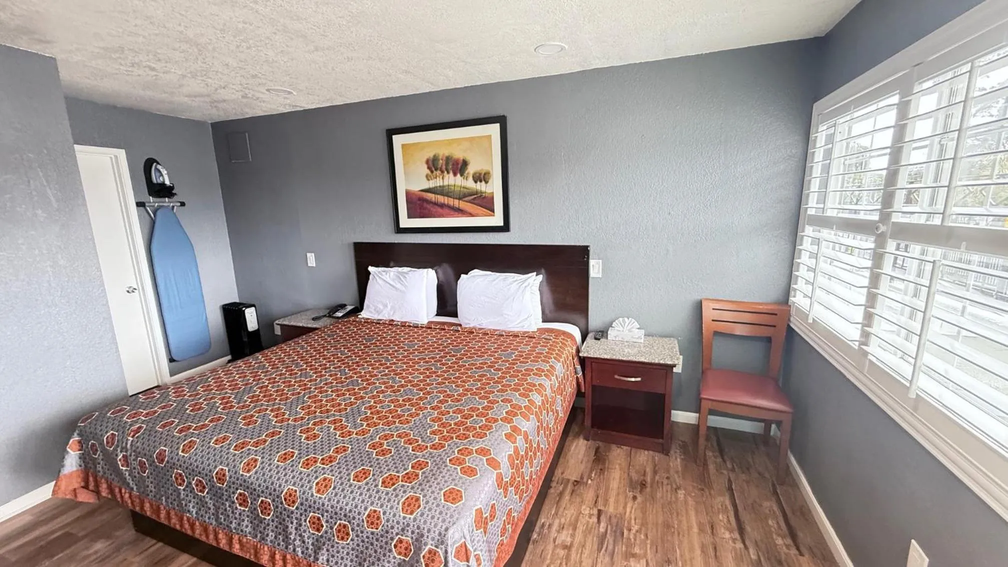 Bed in Fireside Inn By The Beach Boardwalk & Bowling