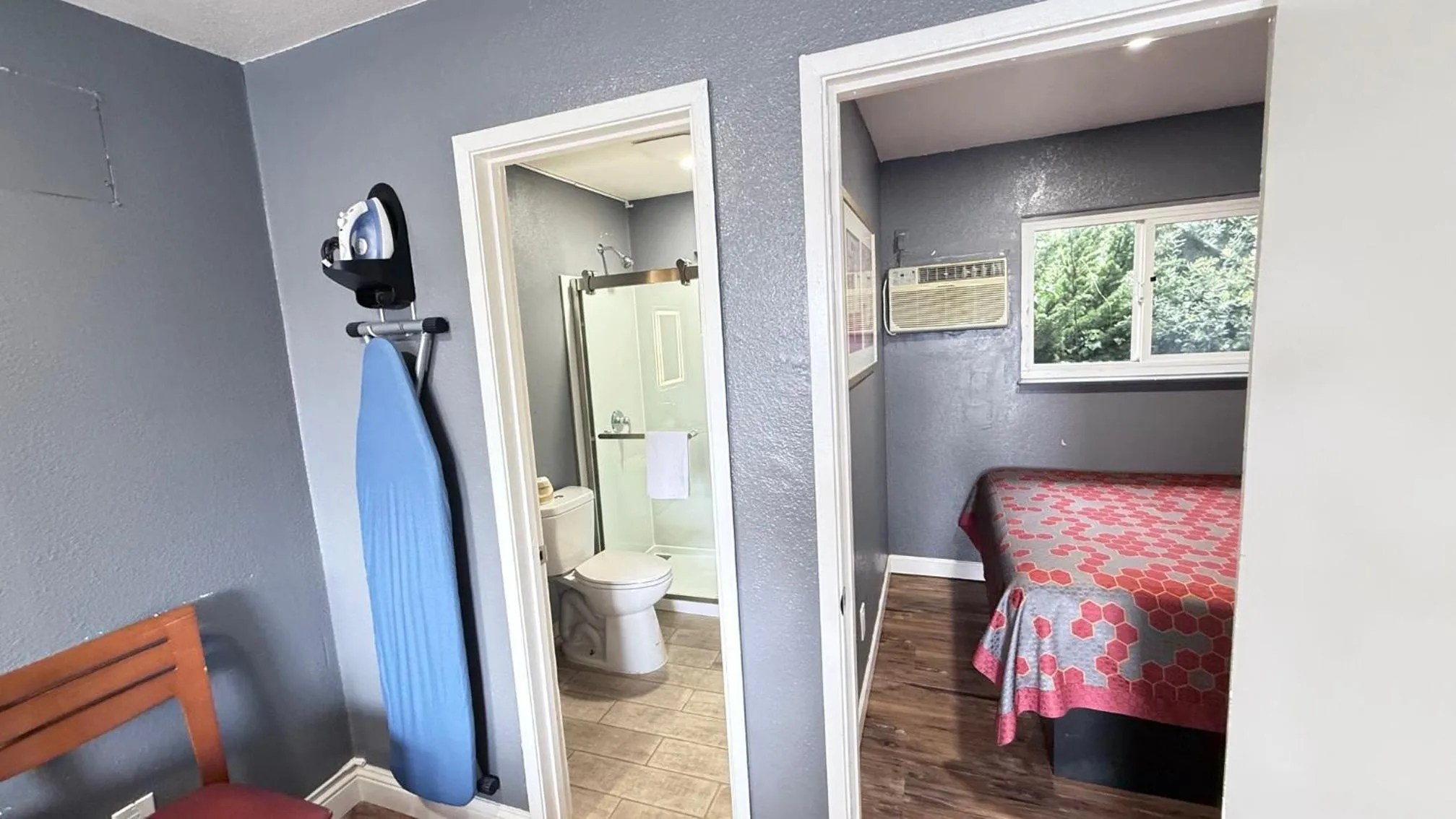 Fireside Inn By The Beach Boardwalk & Bowling