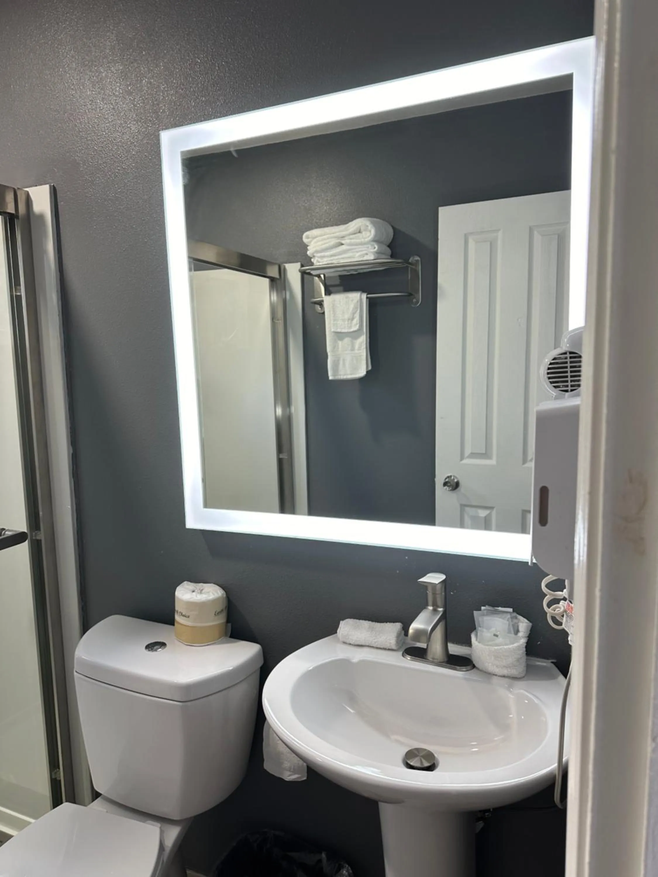 Fireside Inn By The Beach Boardwalk & Bowling