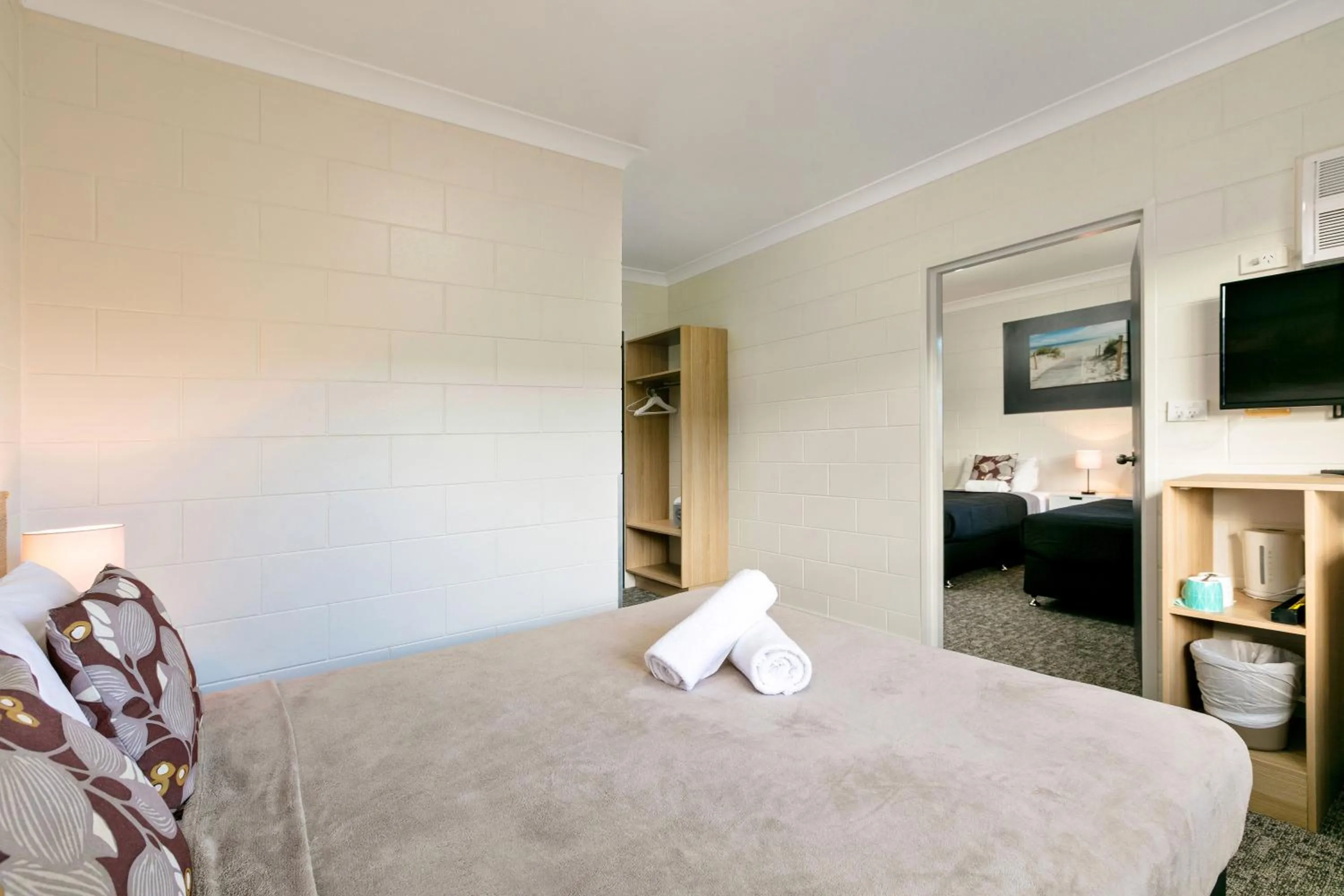 Family, Bed in Cairns Queens Court