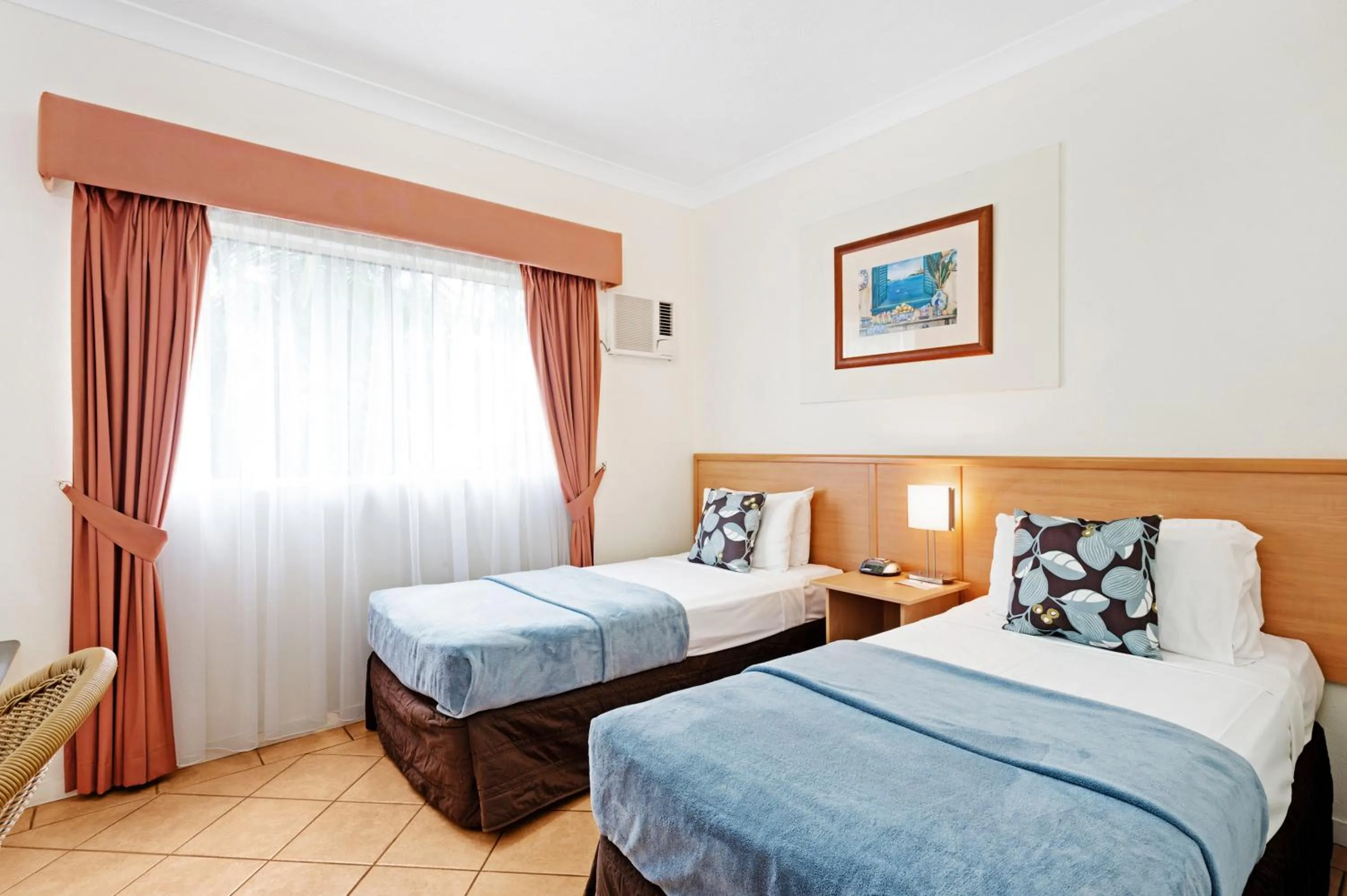 Bedroom, Bed in Cairns Queens Court