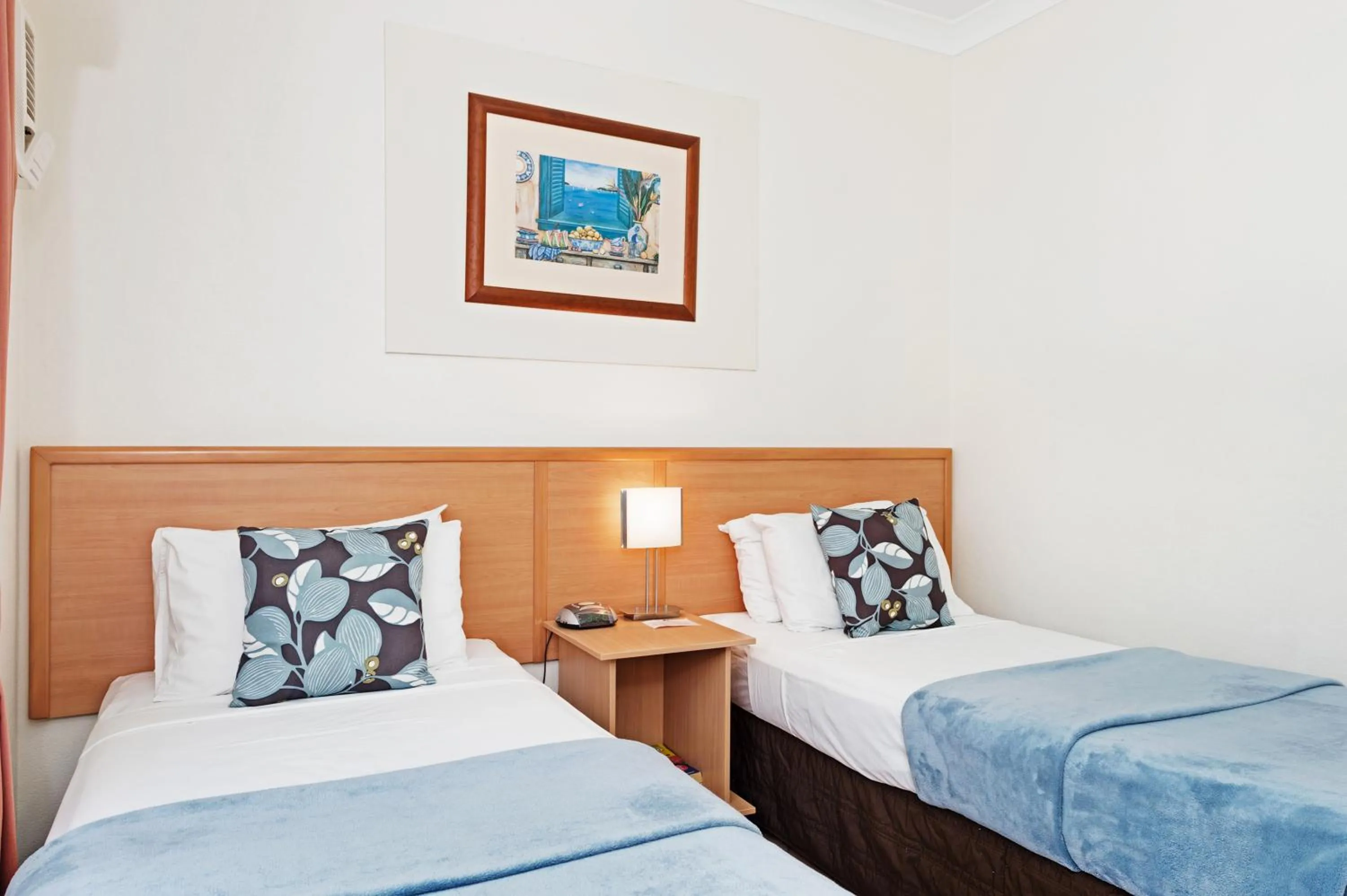 Bedroom, Bed in Cairns Queens Court