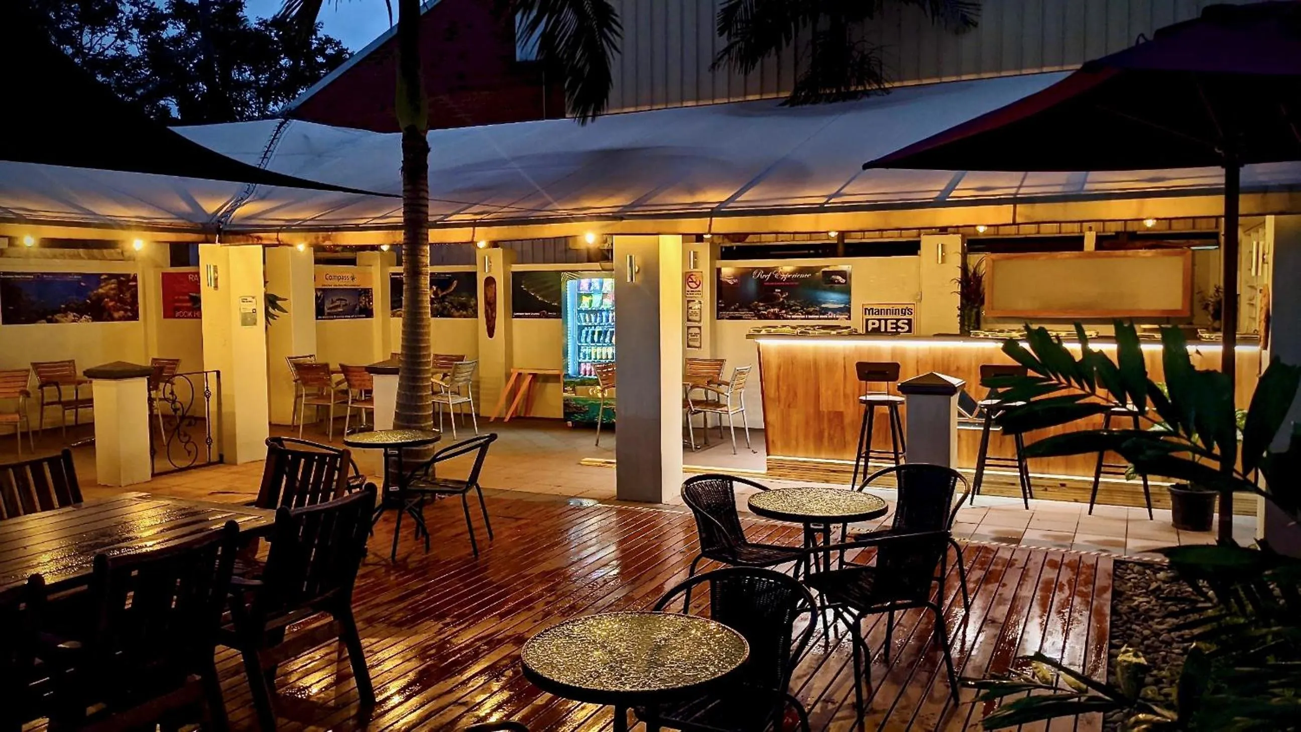 Property building in Cairns Queens Court