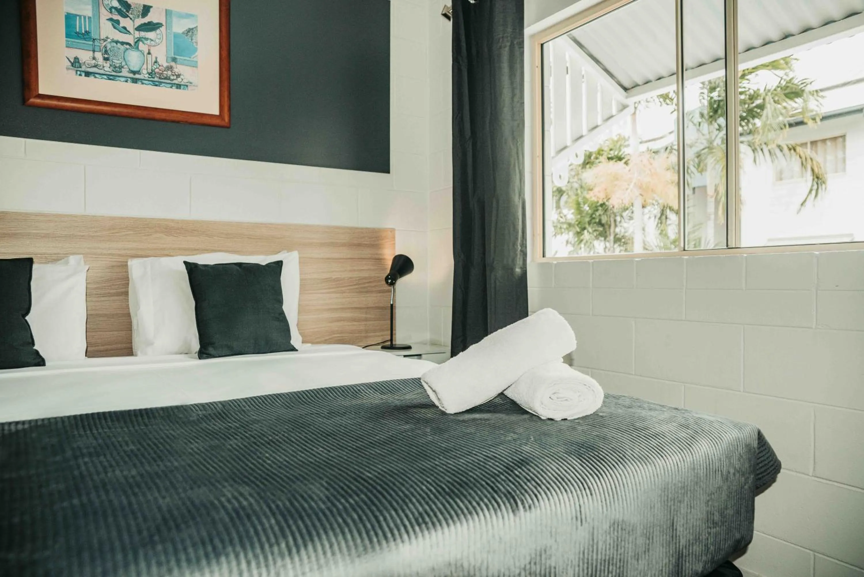 Bedroom, Bed in Cairns Queens Court