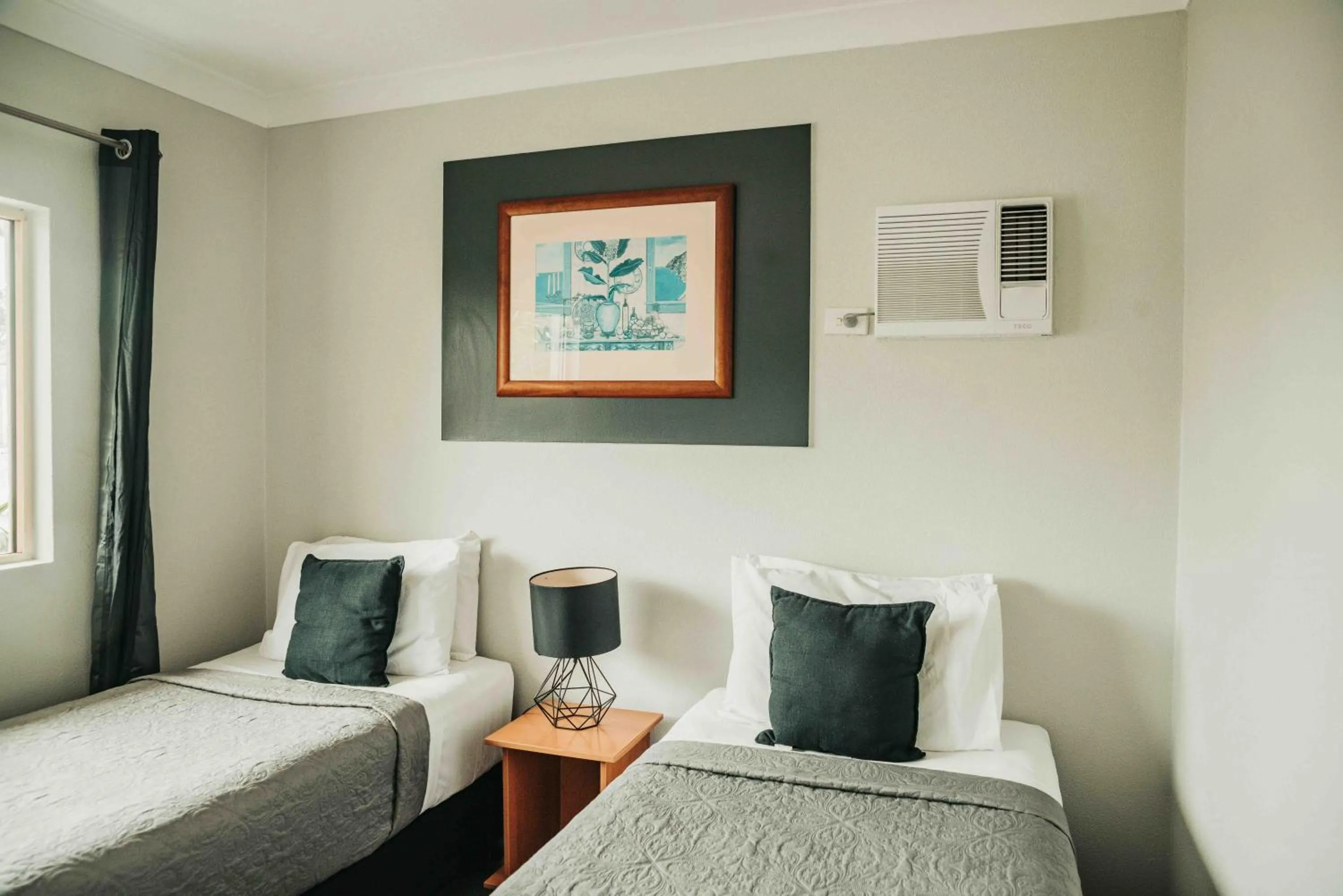 Bedroom, Bed in Cairns Queens Court