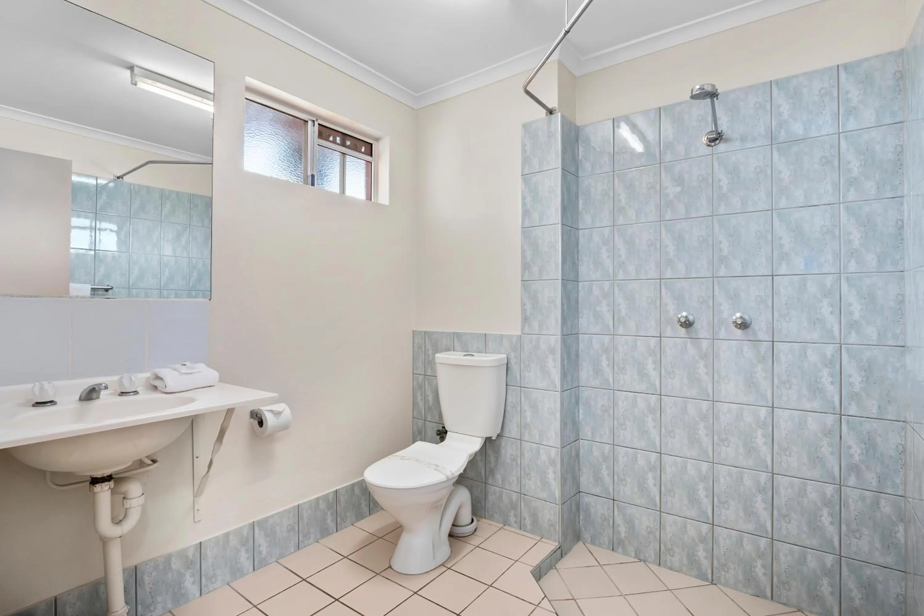 Shower in Hotel Tropiq