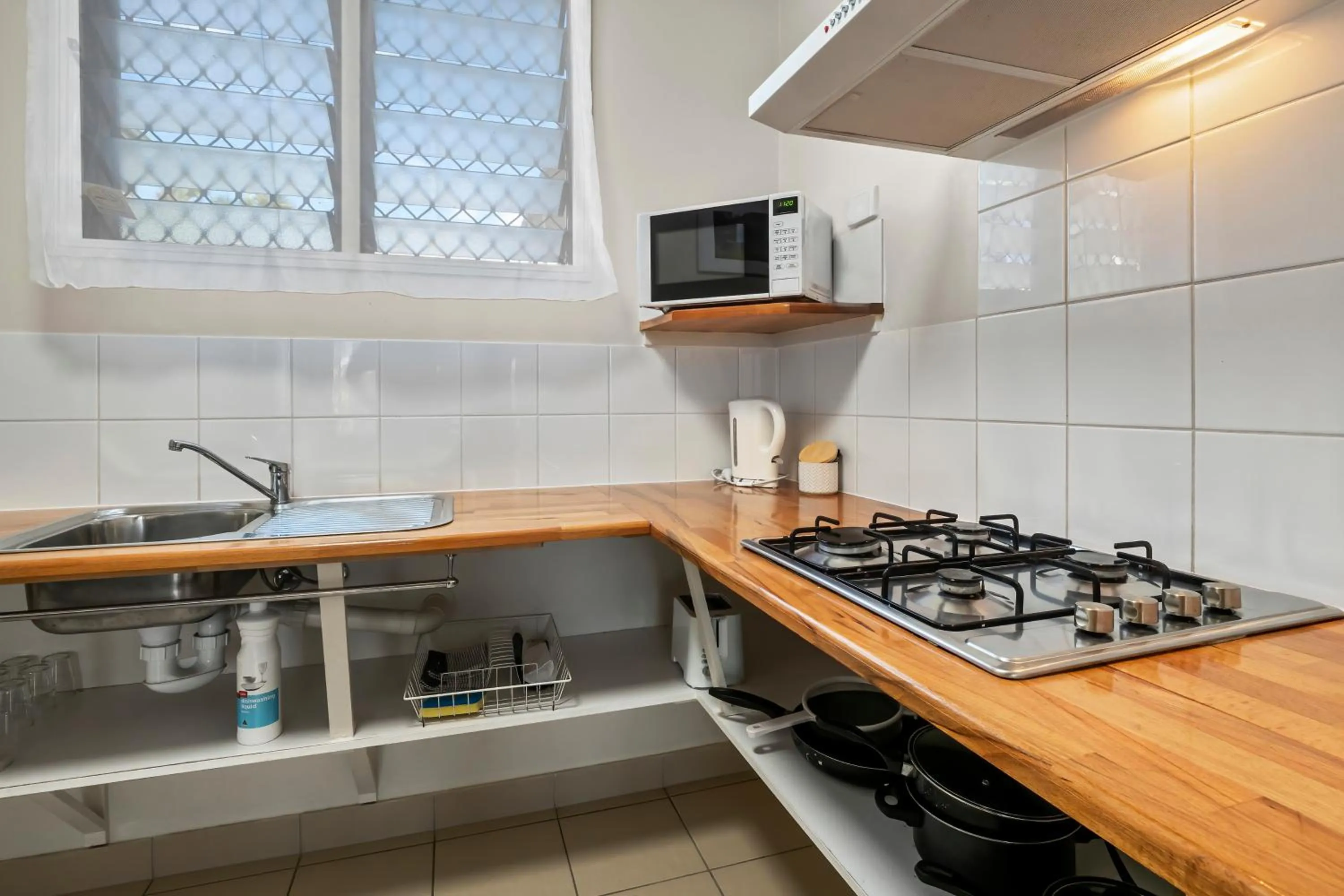 Kitchen or kitchenette in Hotel Tropiq