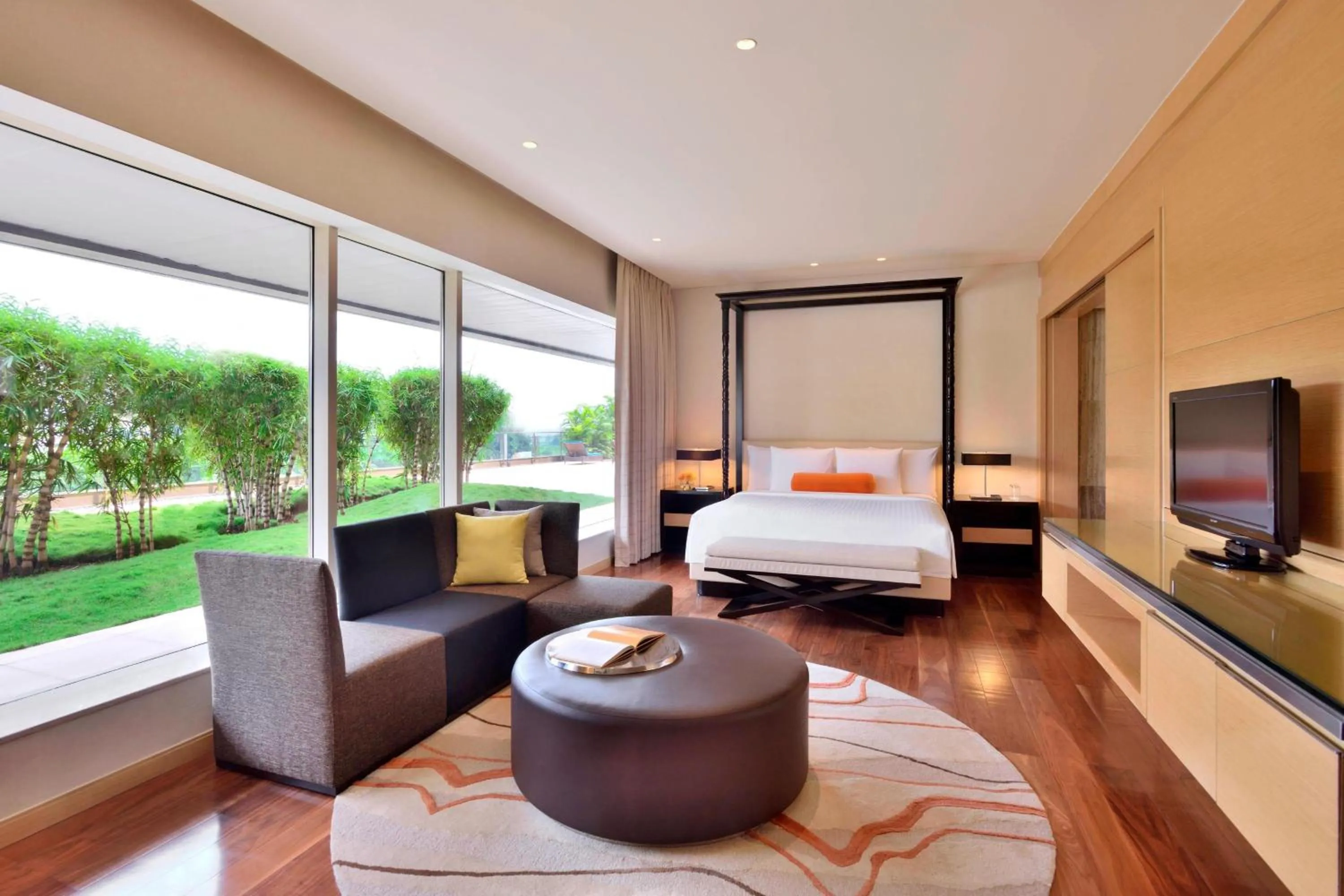 Living room, Bed in Courtyard by Marriott Pune Hinjewadi