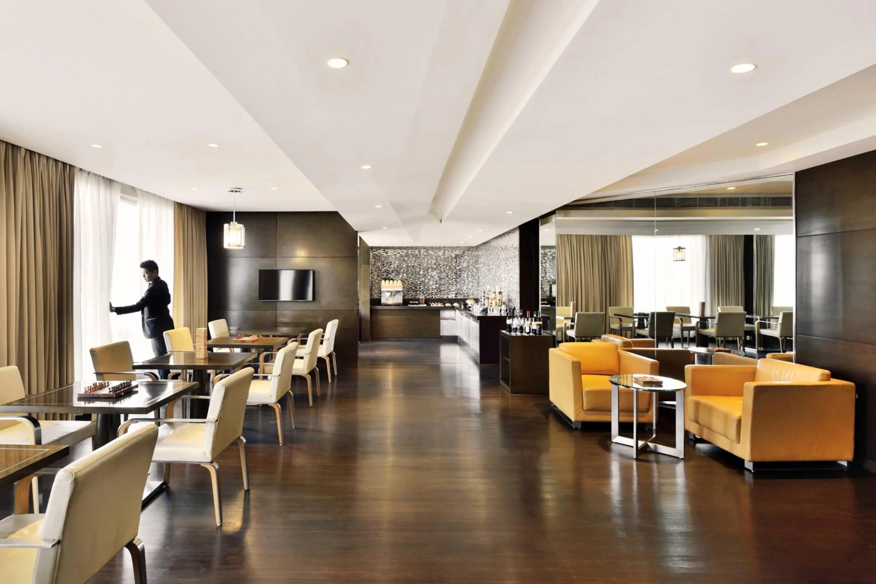 Lounge or bar in Courtyard by Marriott Pune Hinjewadi