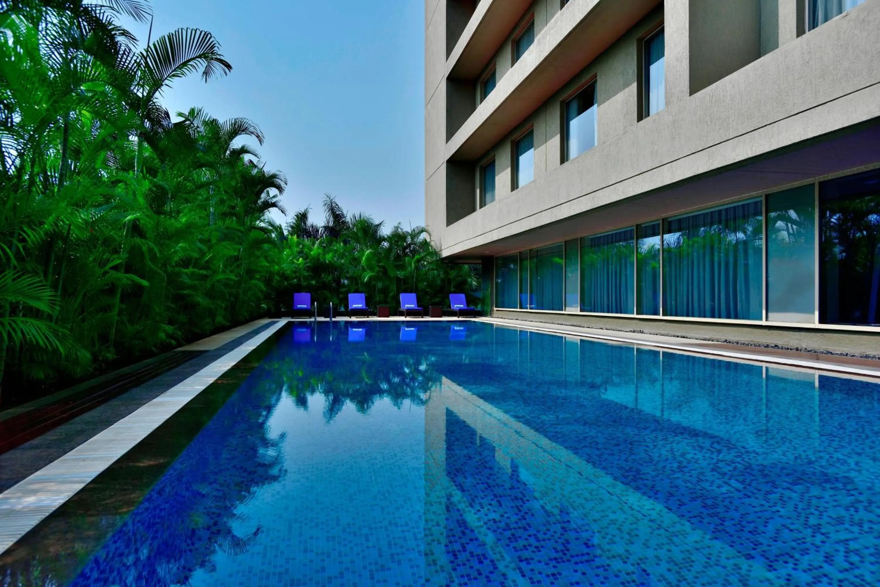 Swimming pool in Courtyard by Marriott Pune Hinjewadi