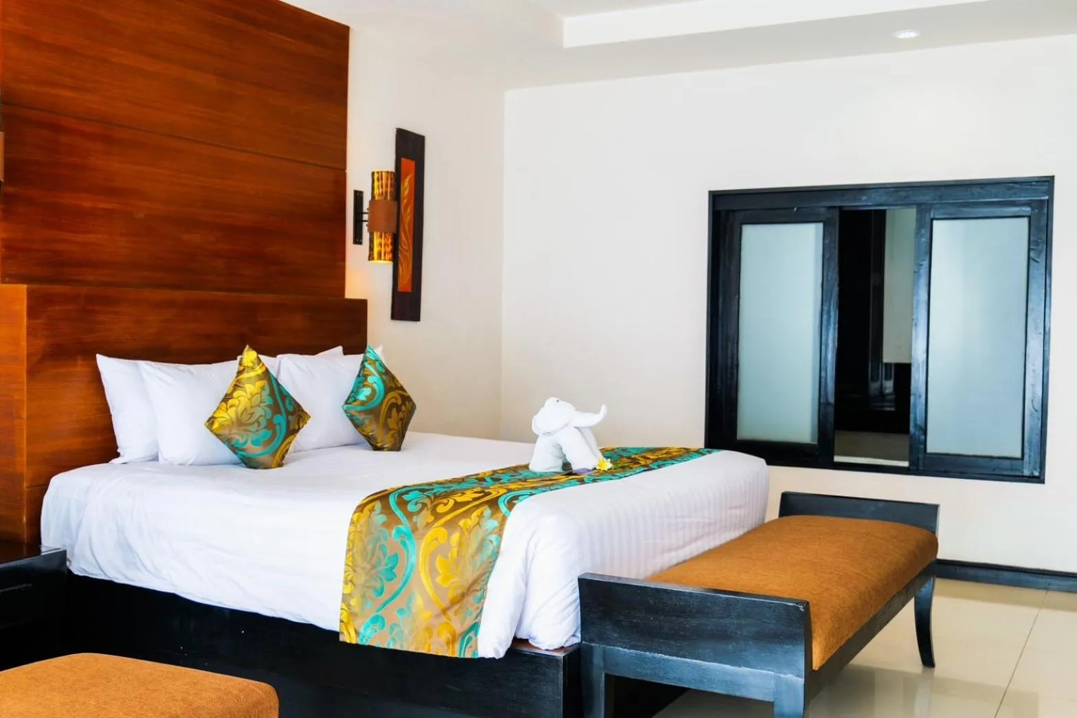 Bed in Horizon Karon Beach Resort & Spa