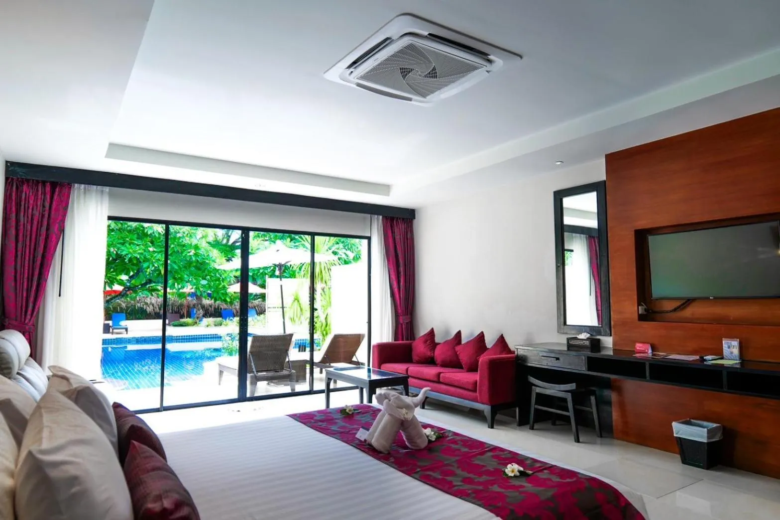 Photo of the whole room in Horizon Karon Beach Resort & Spa