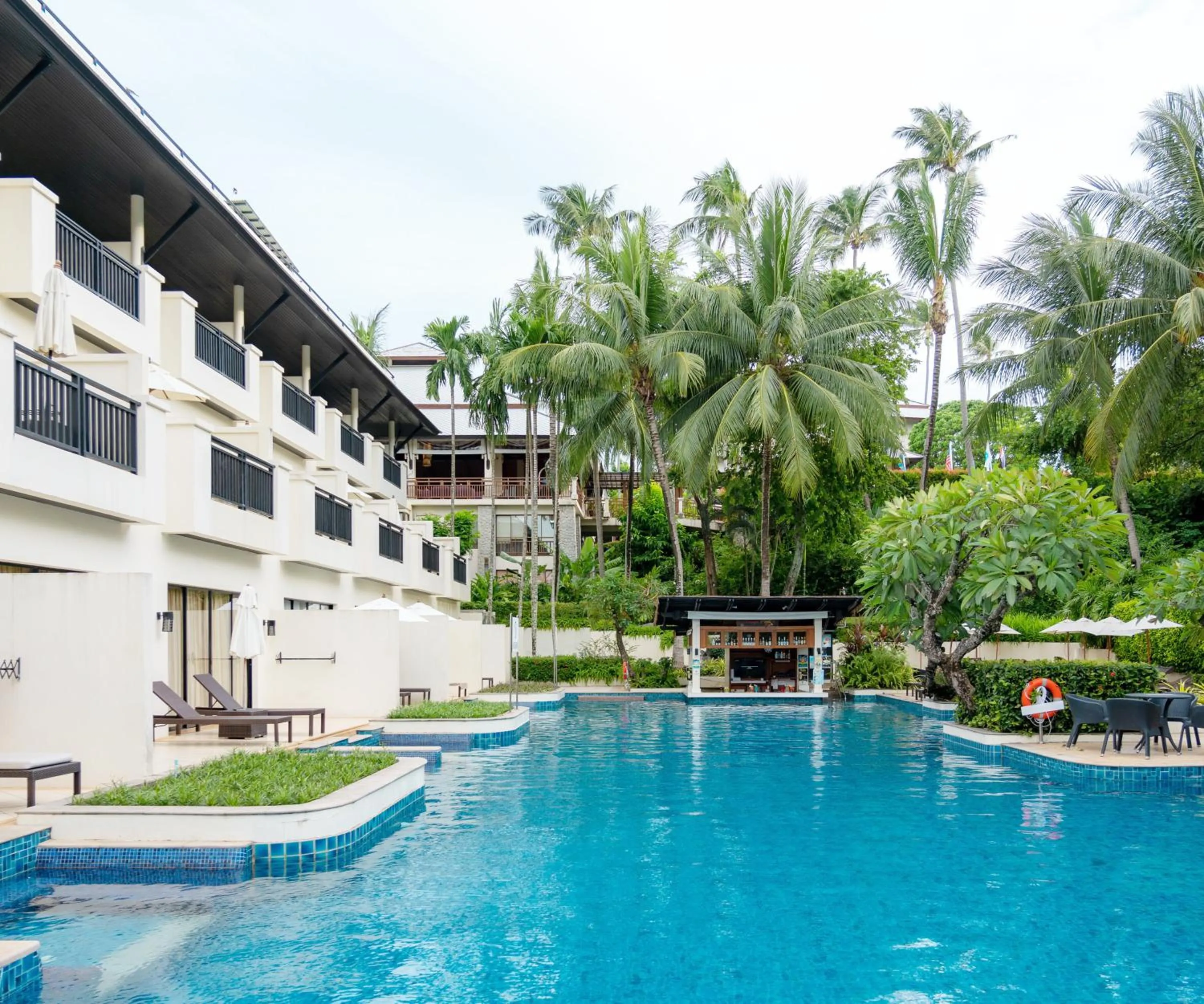 Swimming pool in Horizon Karon Beach Resort & Spa