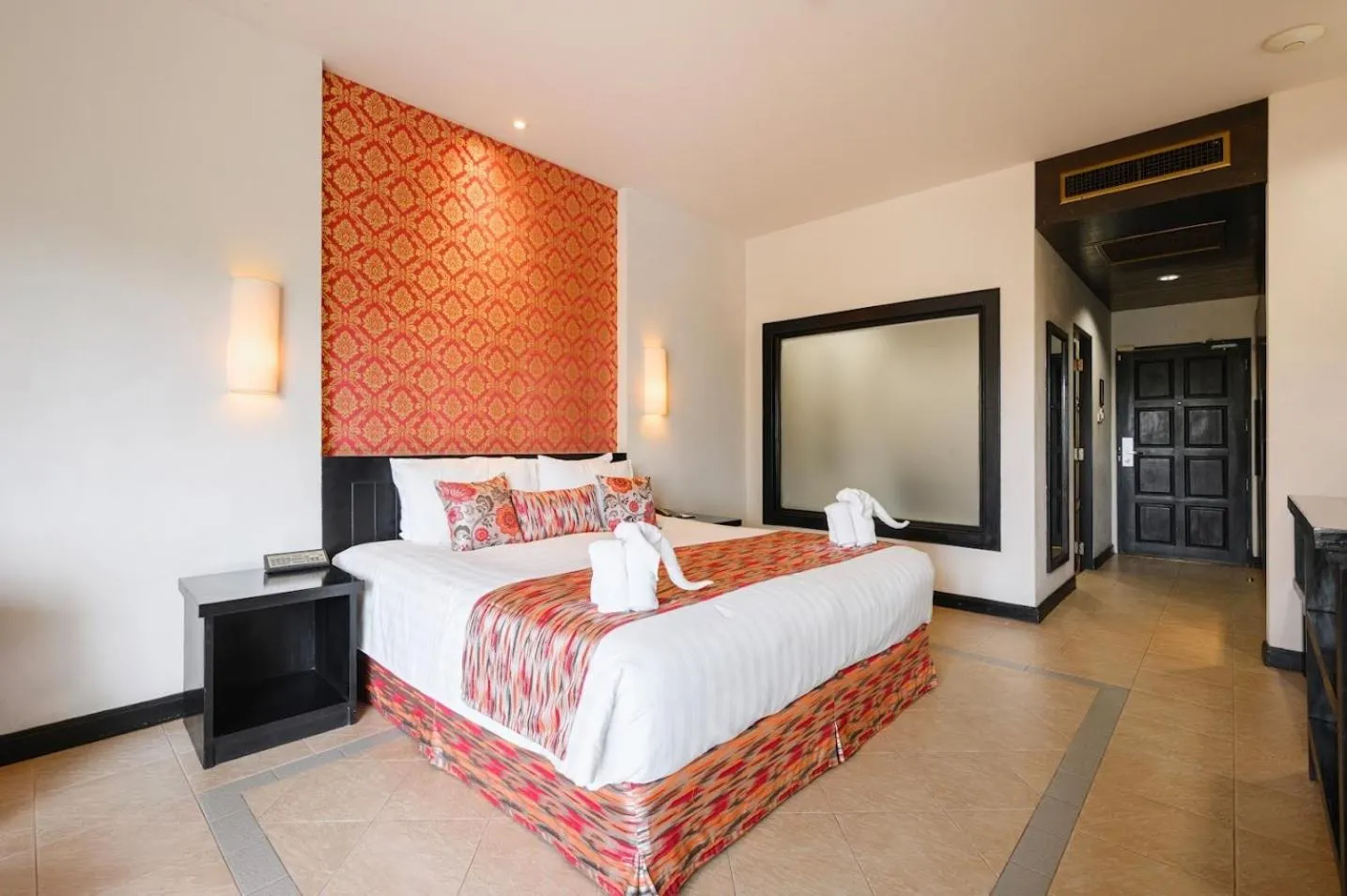 Bed in Horizon Karon Beach Resort & Spa