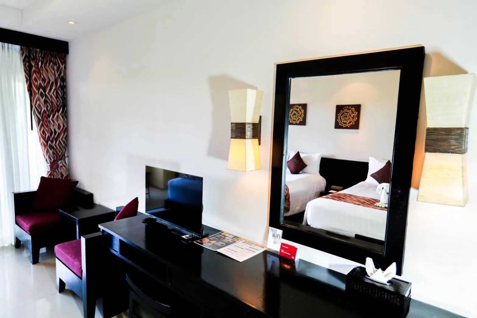 Living room, Bed in Horizon Karon Beach Resort & Spa