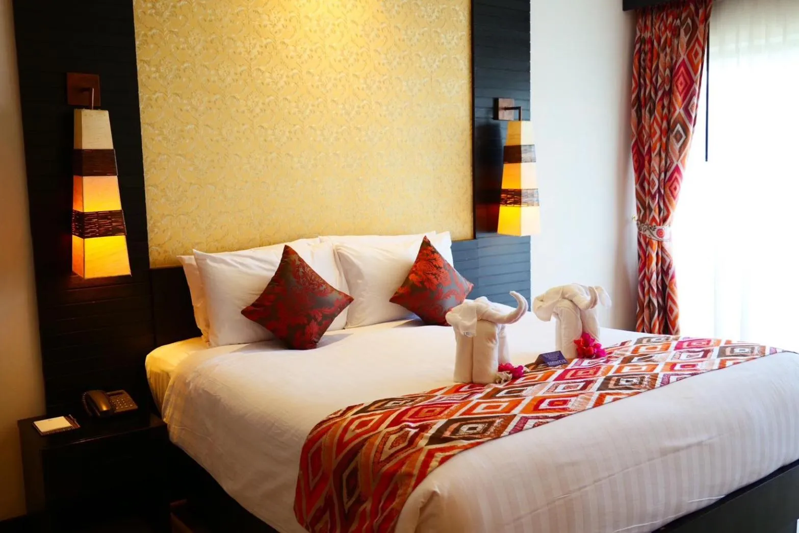 Bed in Horizon Karon Beach Resort & Spa